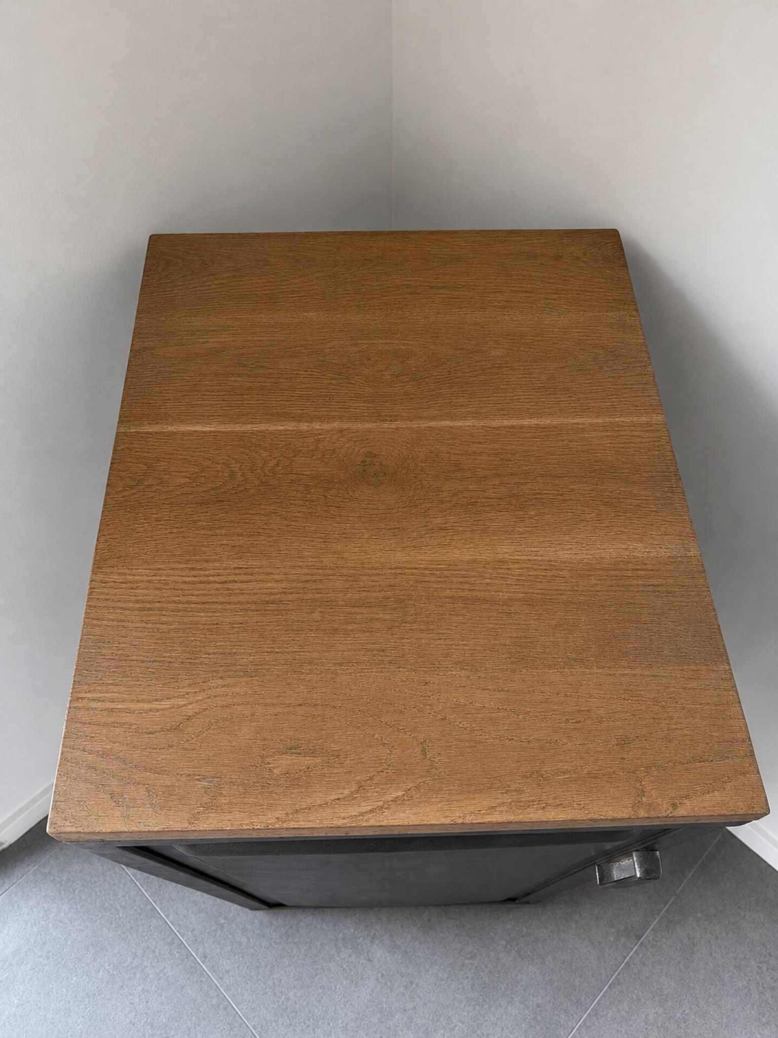 Meuble placard et tiroir en métal et bois