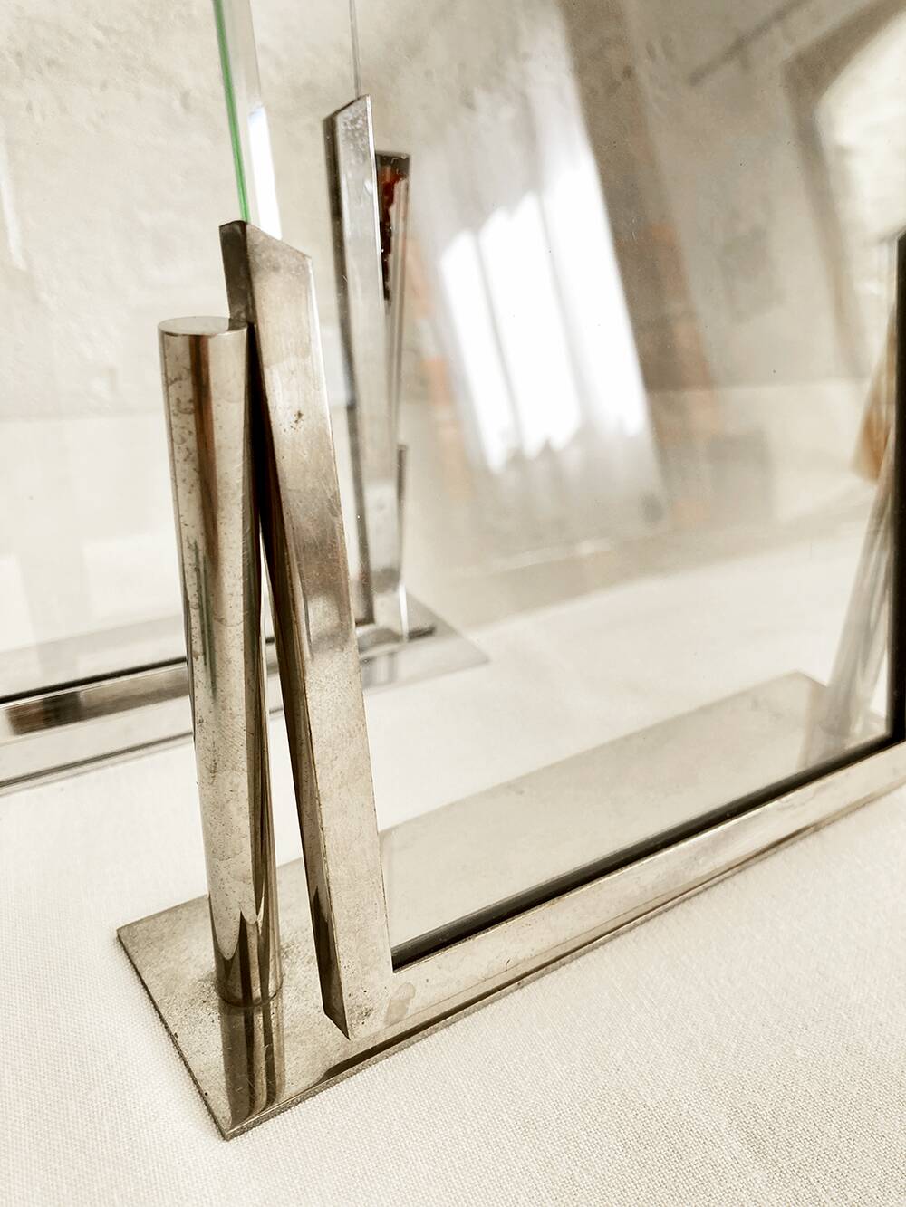Duo of Art Deco photo frames in silver metal with beveled glass