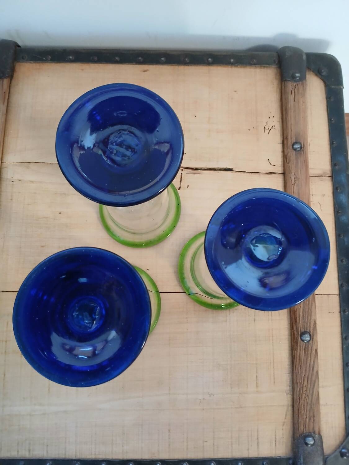 3 stemmed glasses in bubble and blown glass