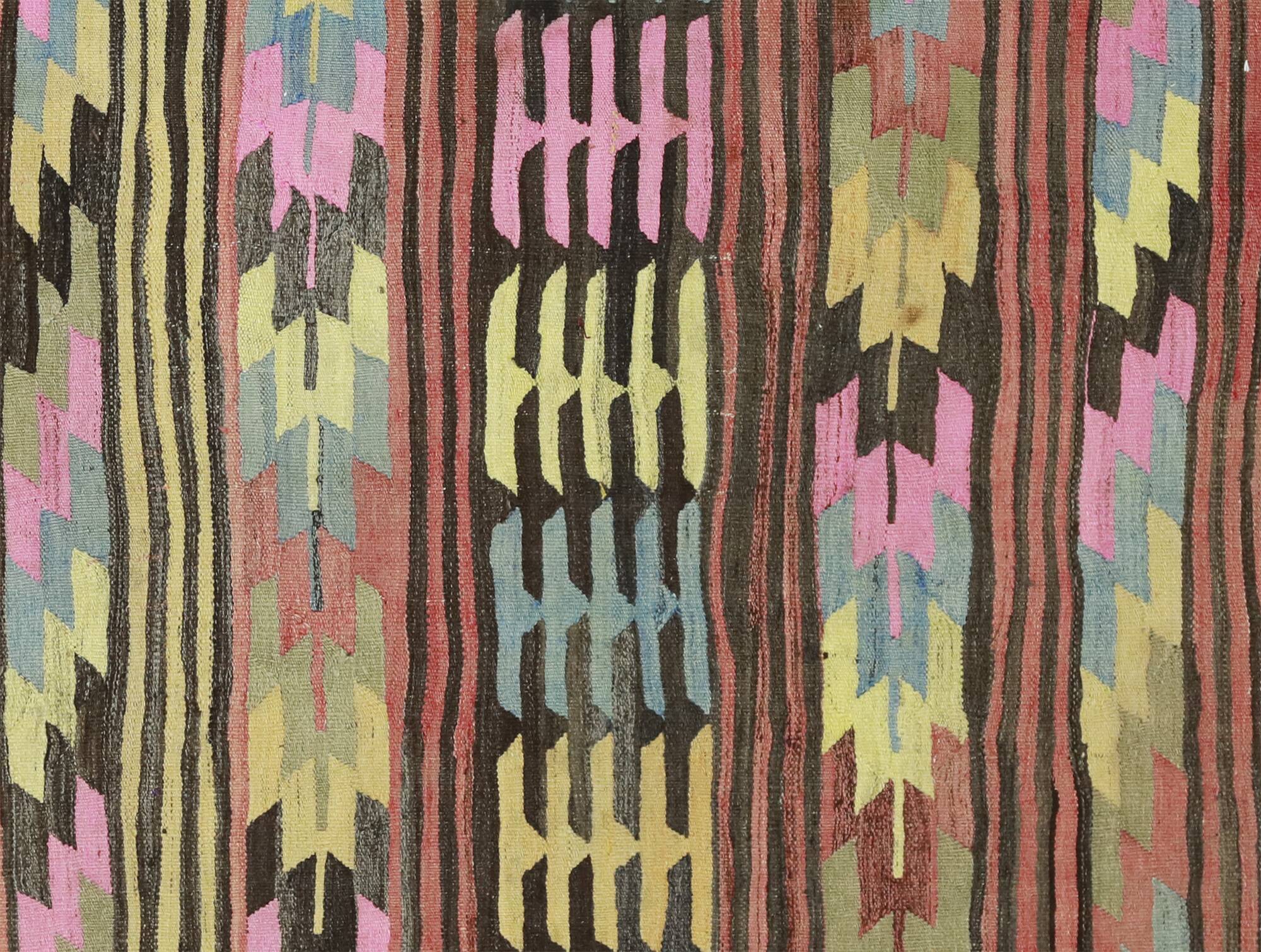 Handwoven Vintage Rug – Natural and Elegant 166x 268 cm