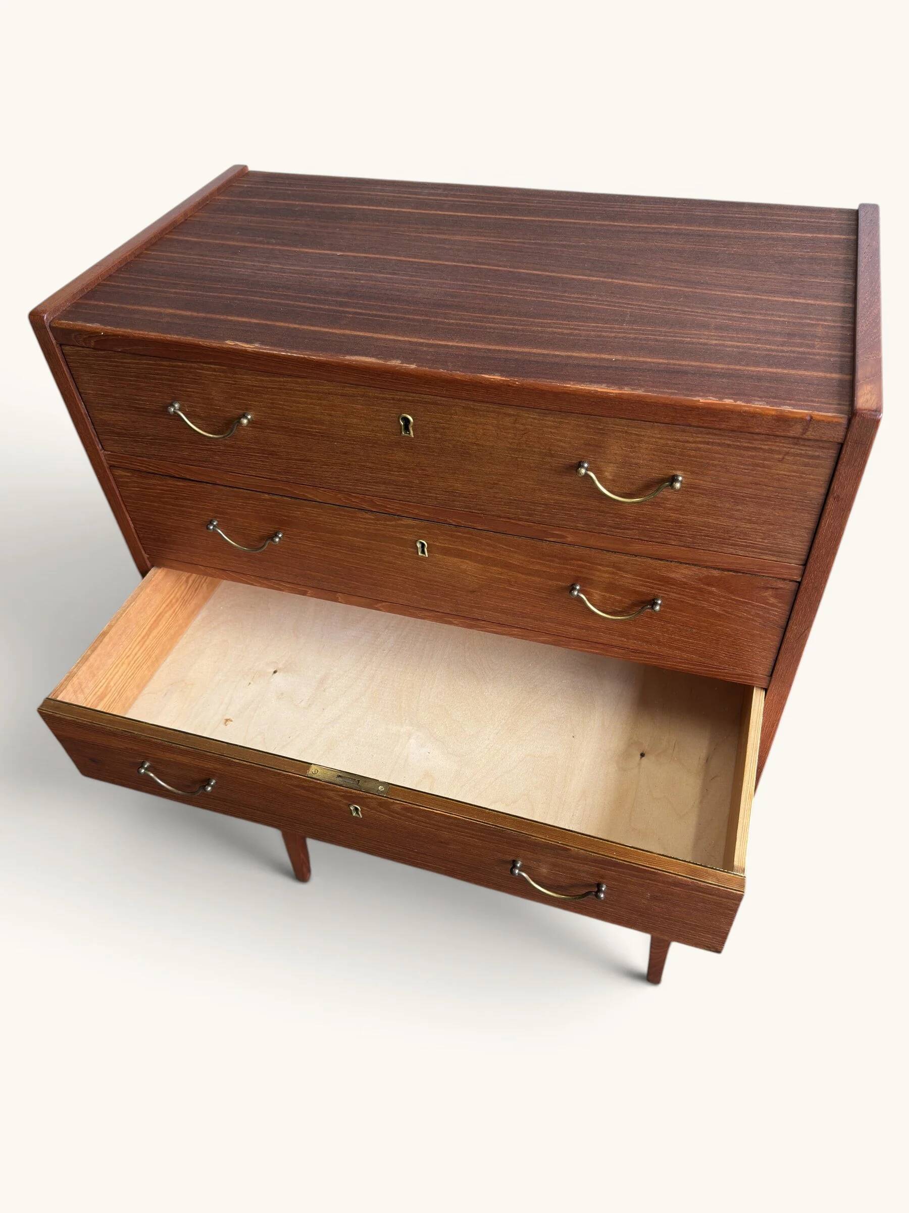 Chiffonnier danois vintage « tallboy » en placage teck