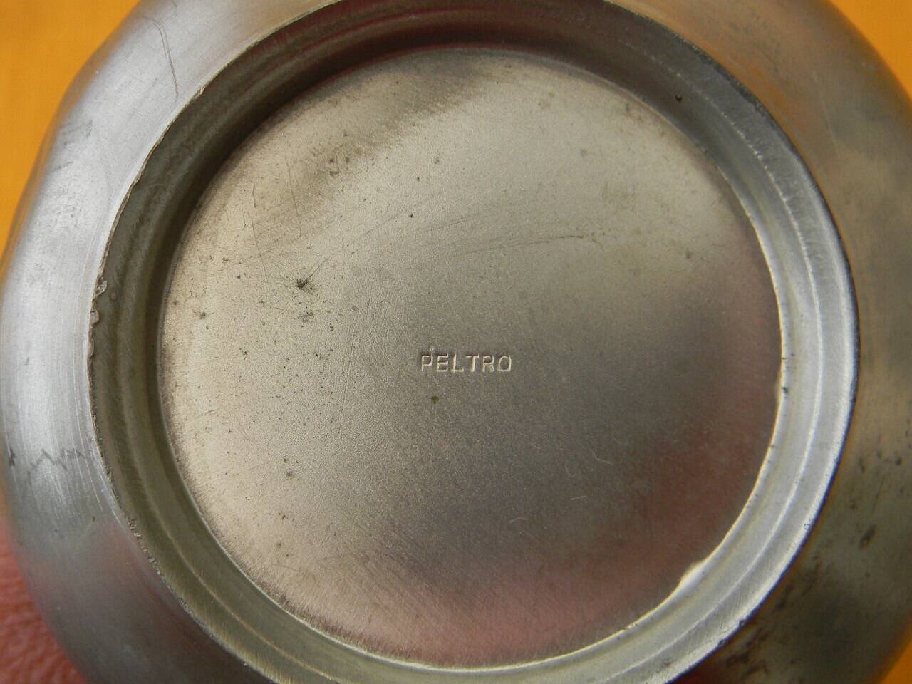 Small art deco pewter vase signed peltro.