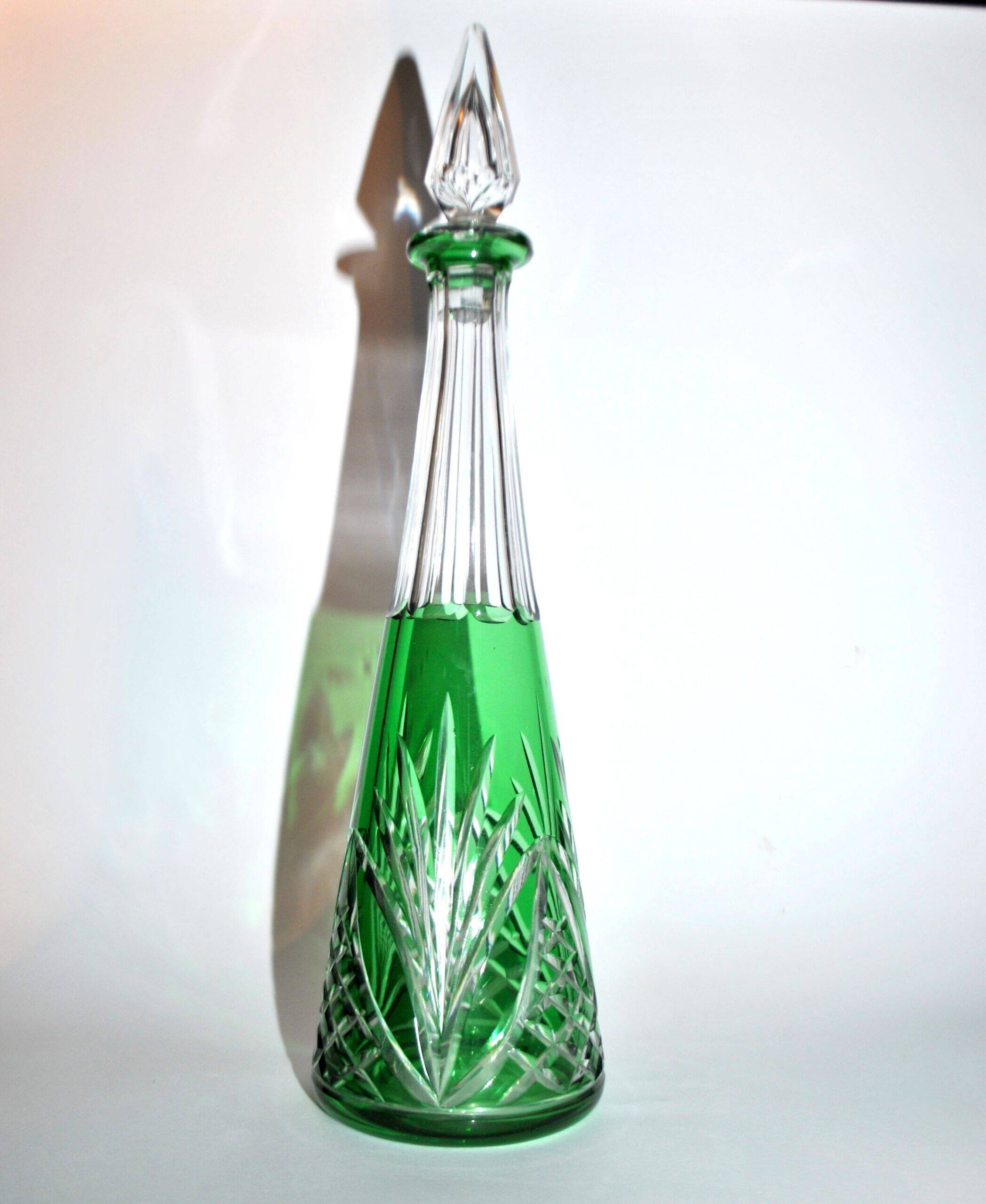 Saint-Louis Moselle crystal carafe with green overlay, size 9408 - H32cm