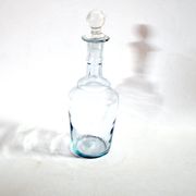 Flacon, carafe ancienne en verre bleuté