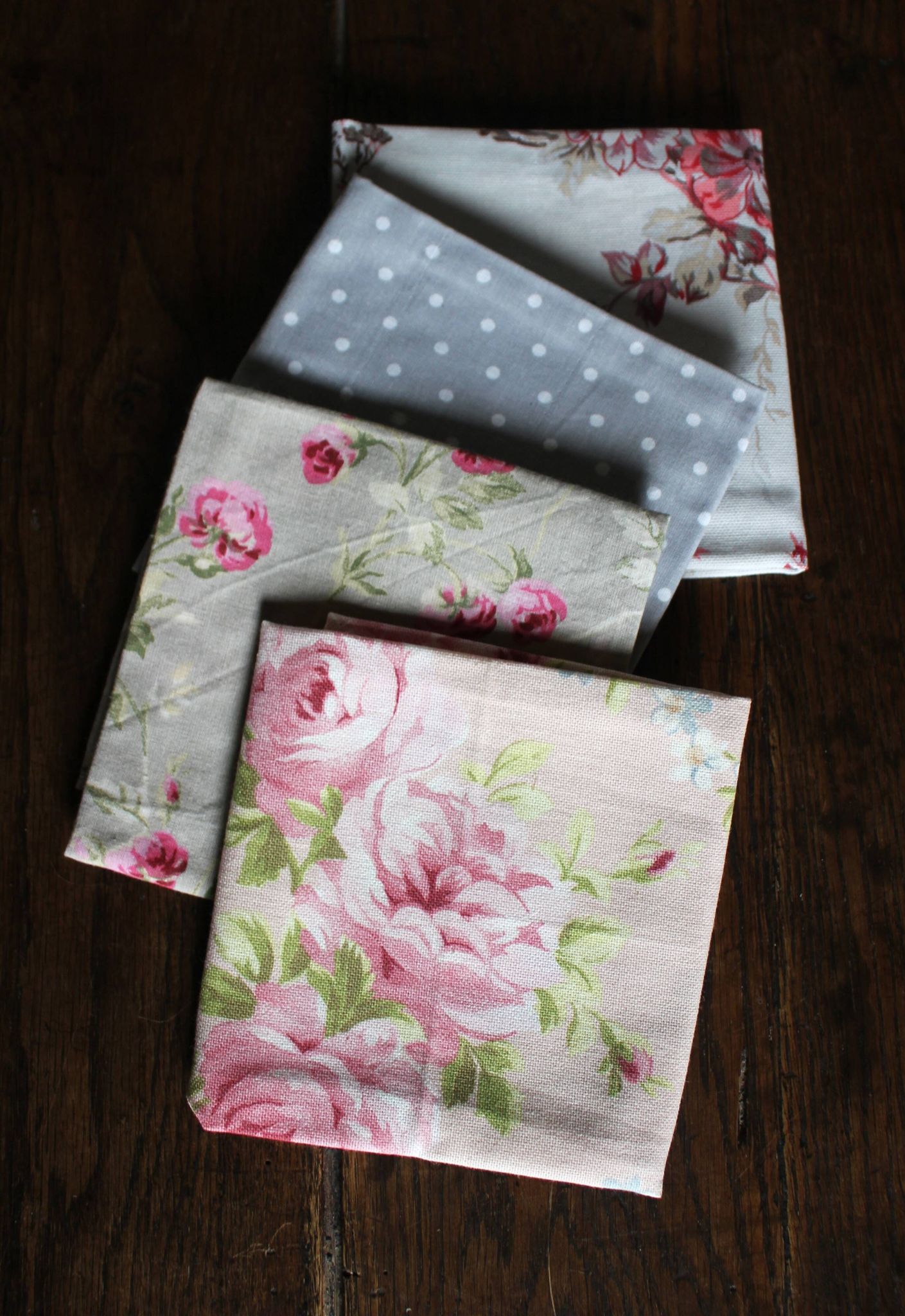 4 serviettes de table Fleurs Pois romantique