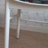 Chaise Baumann blanche.