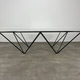 Table basse pyramidale en fil d'acier et verre dans le goût de Piva