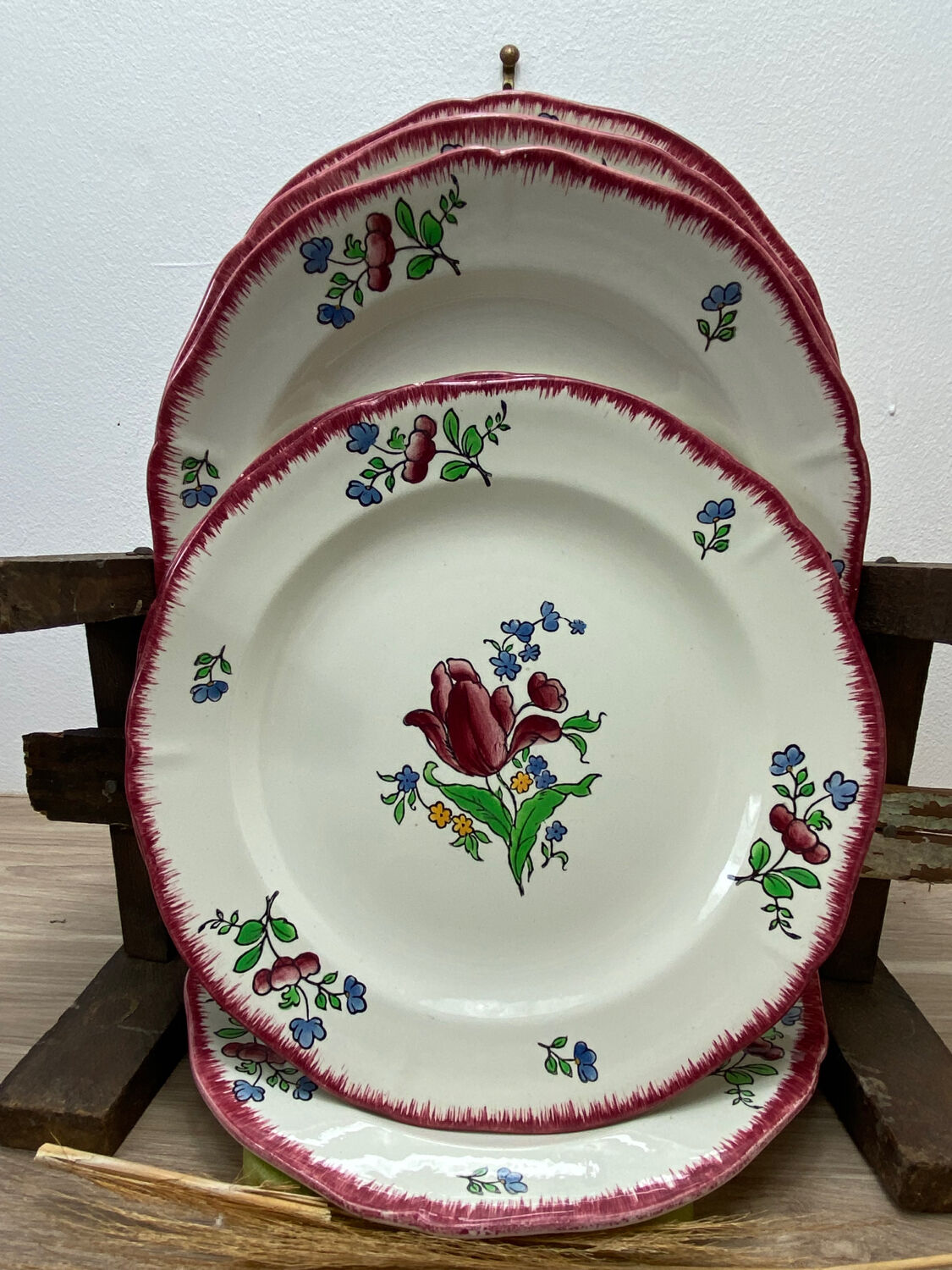 Old porcelain plates from Giens