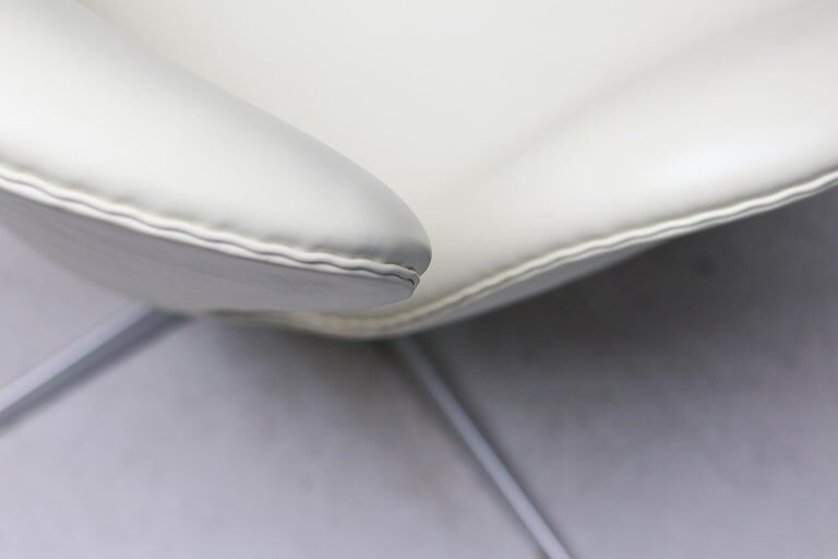 Arne Jacobsen – Swan Chair 50th Anniversary, champagne, limited edition, 2008