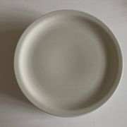 Set of 7 Scandinavian modernist flat plates in ivory earthenware