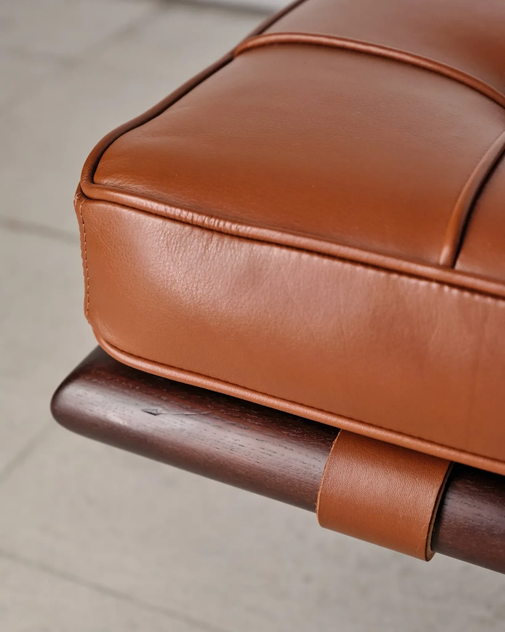 Meridian Barcelona in leather by Mies van der Rohe, Knoll International