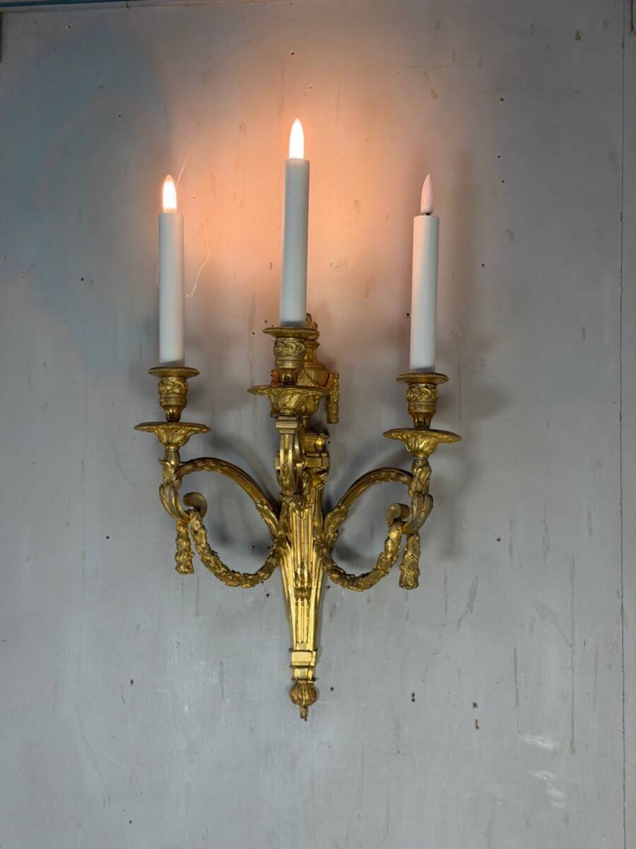 Paire d’appliques en bronze doré de style Louis XVI vers 1880