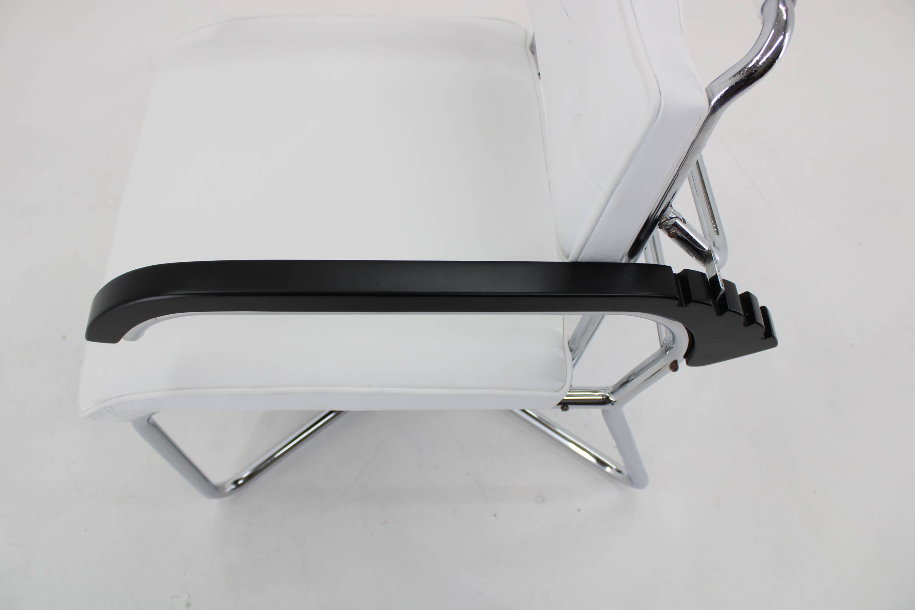 1940s Rare Restored Bauhaus Chrome Plated Adjustable Armchair in White Leather, Czechoslovakia