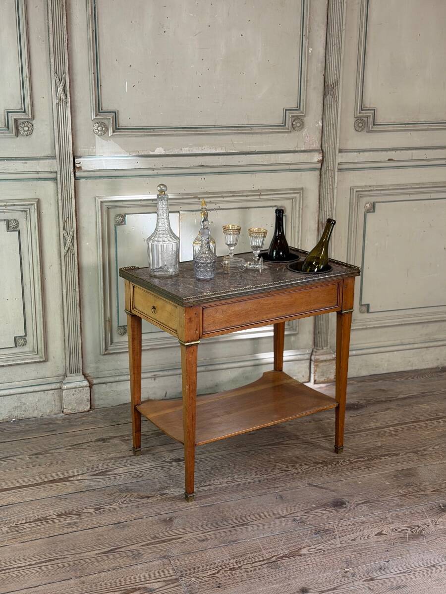 Louis XVI refreshment table in mahogany, brass and marble, 18th century.
