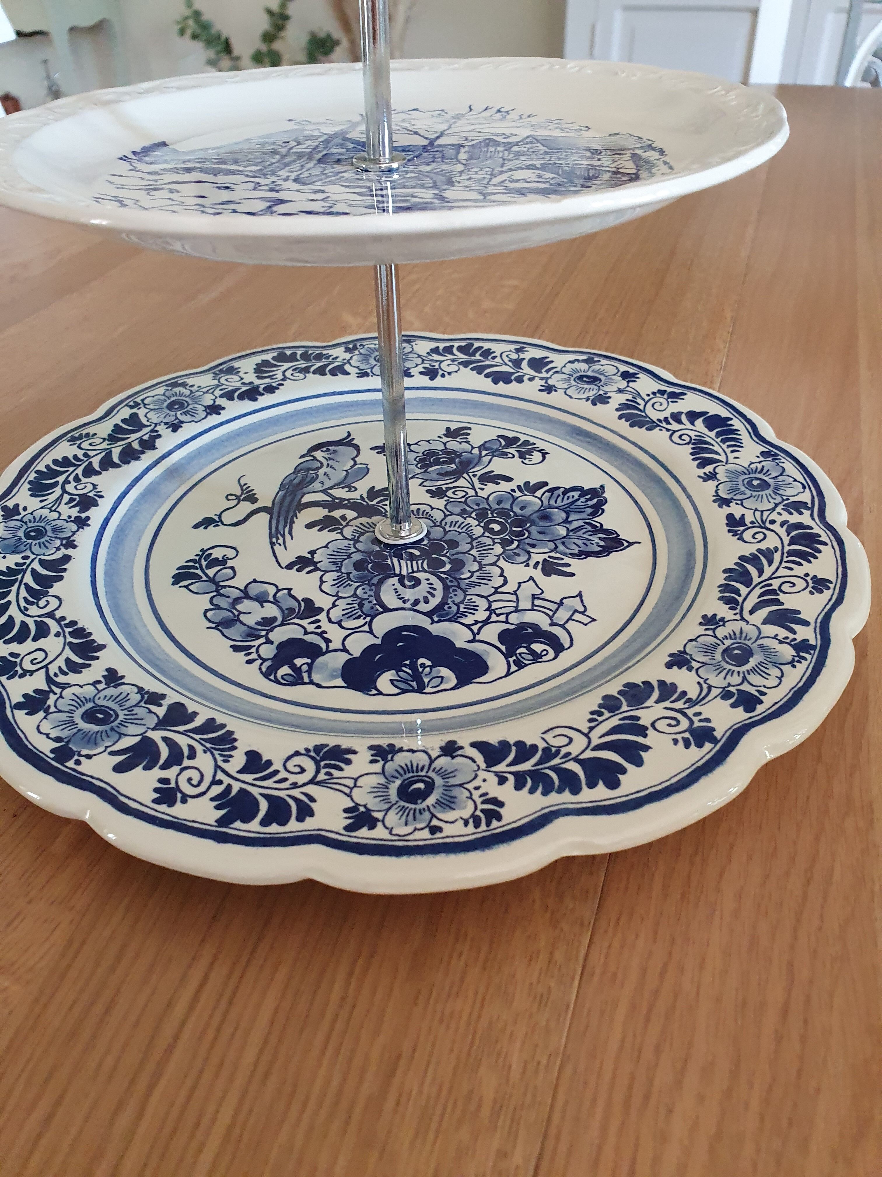 Servant - cake display, fruit, aperitif