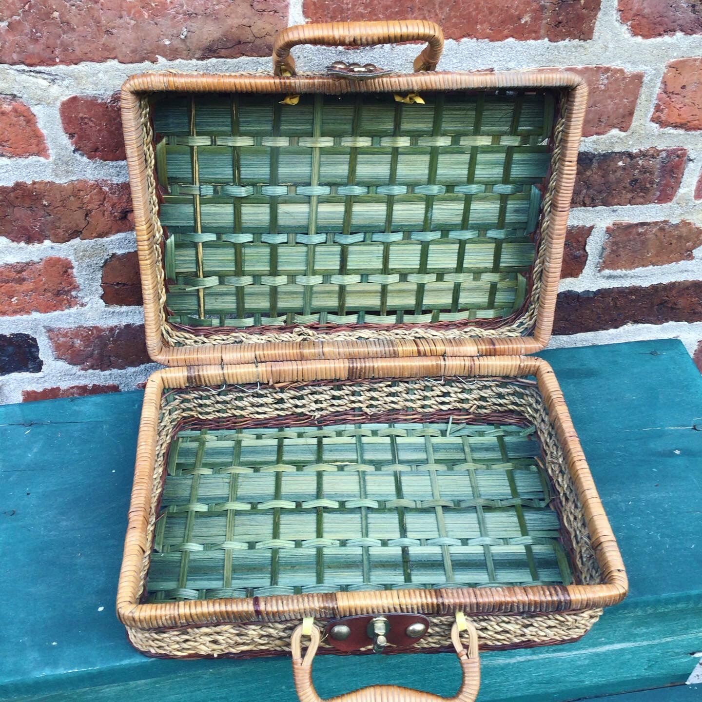 Wicker picnic suitcase
