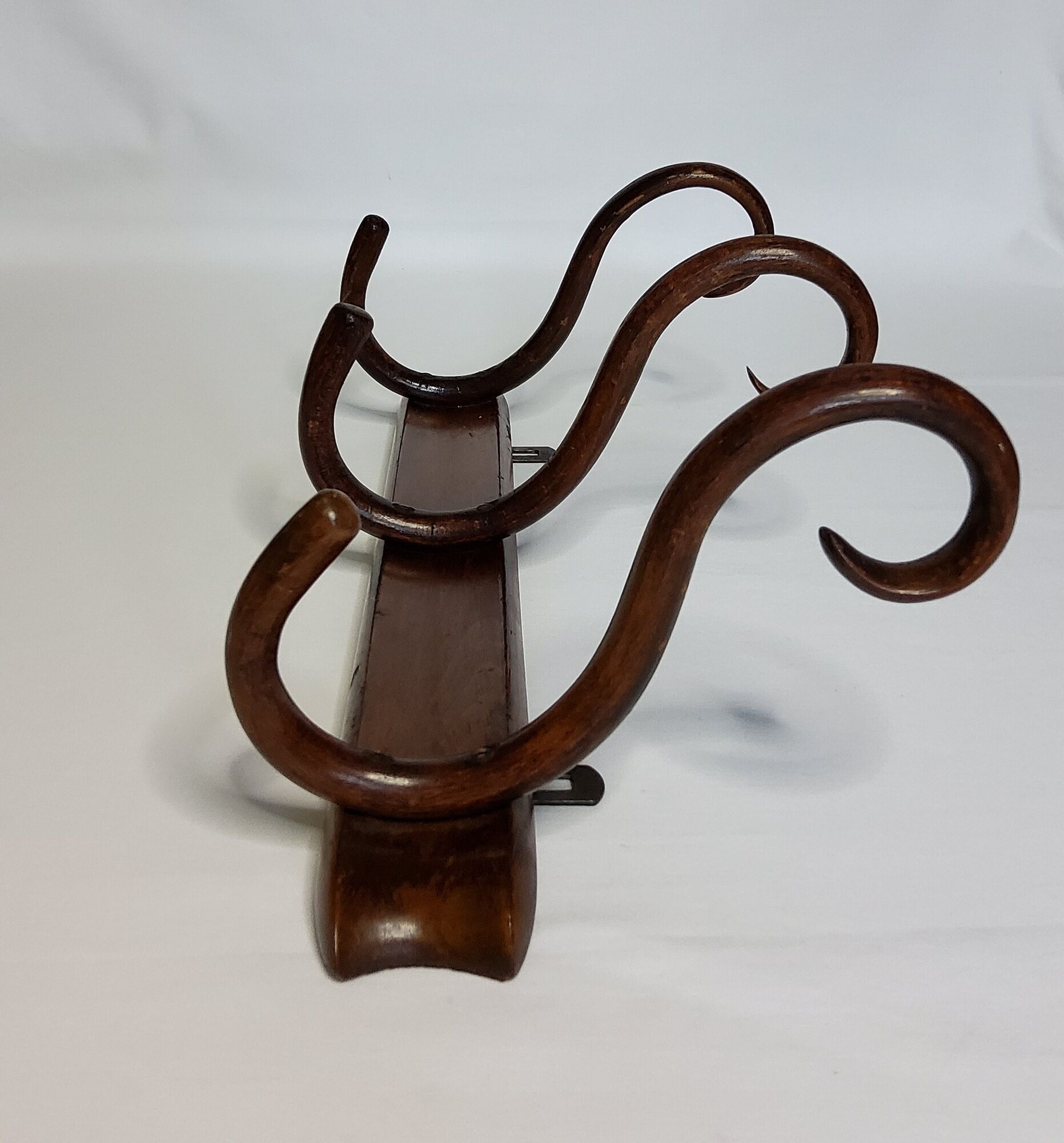Coat rack in curved wood 1900, Michael Thonet, signed, 3 hooks