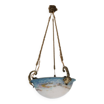 Suspension Art Nouveau en pâte de verre bleue et bronze signée Muller
