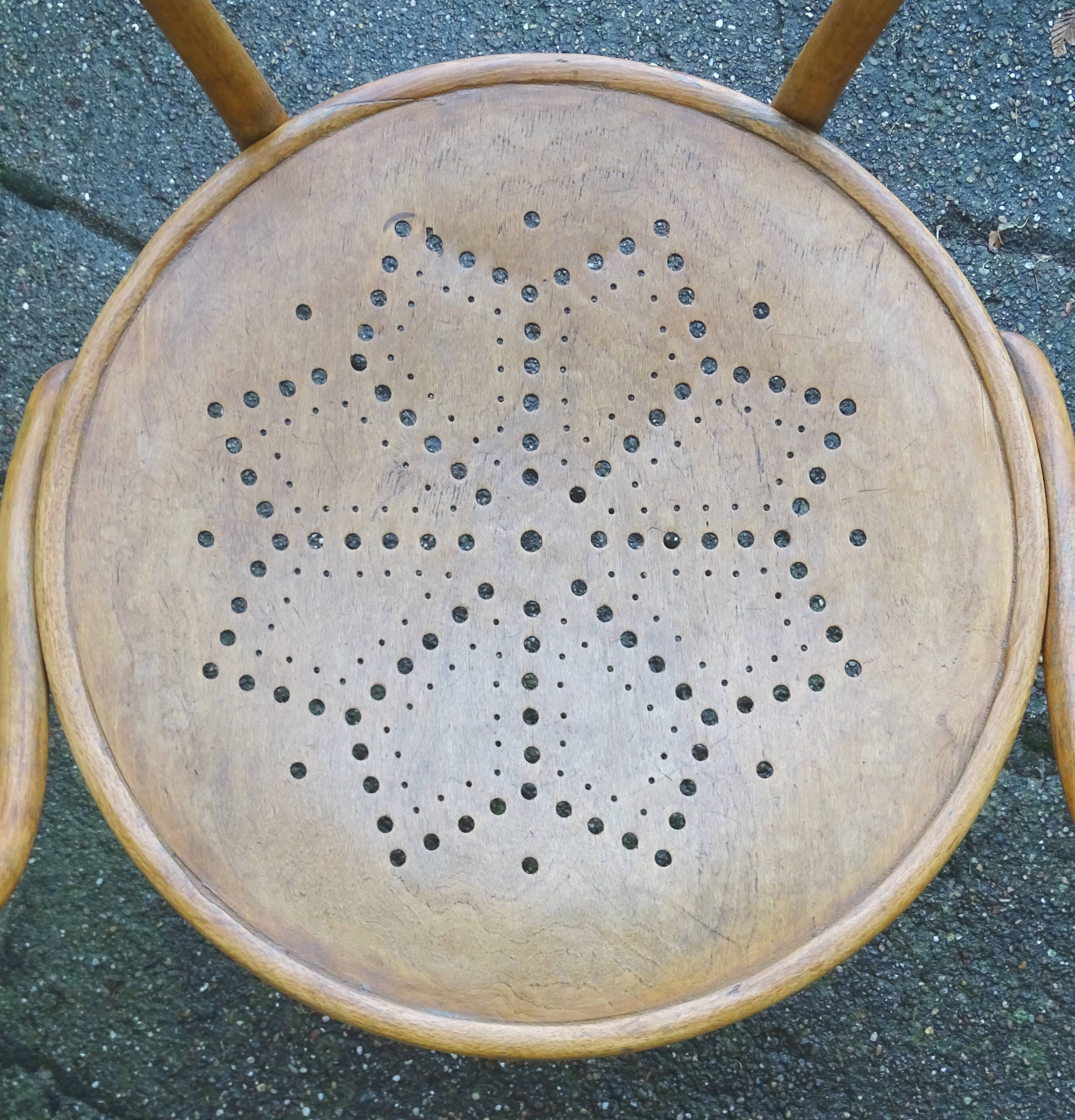 Fauteuil Thonet "Le Corbusier", vers 1905 assise bois à étoile