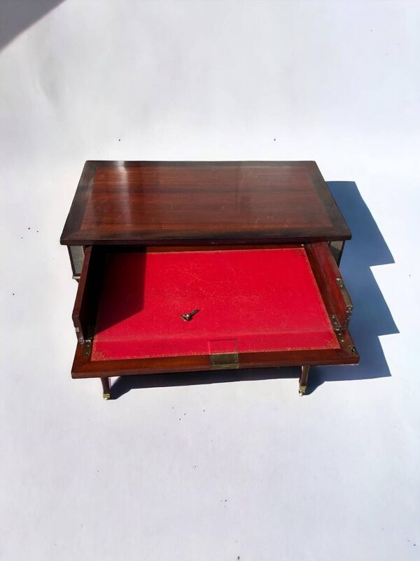 Table, console, bureau en acajou de style Louis XVI, époque XXème s.