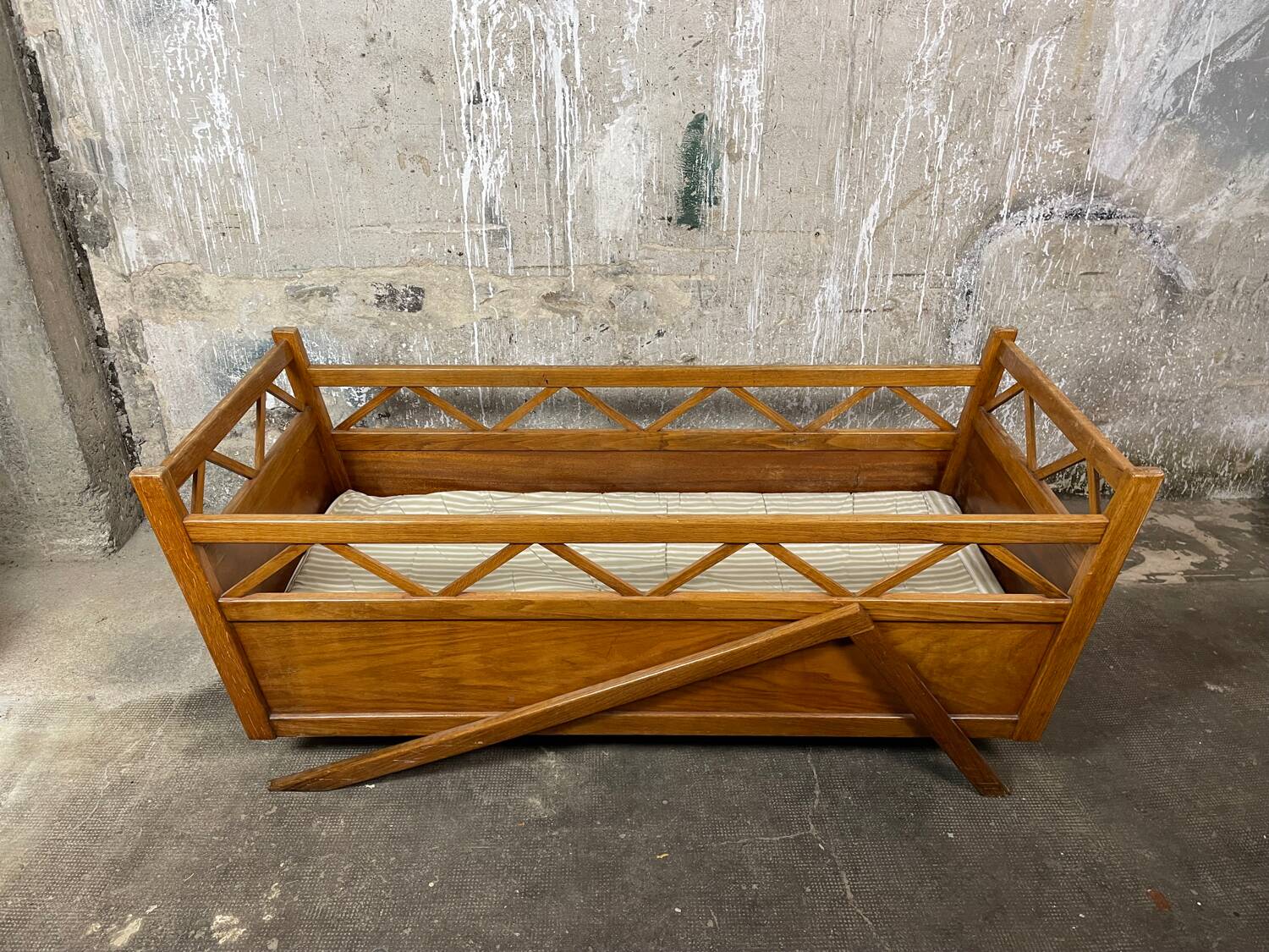 Lit bébé vintage années 60