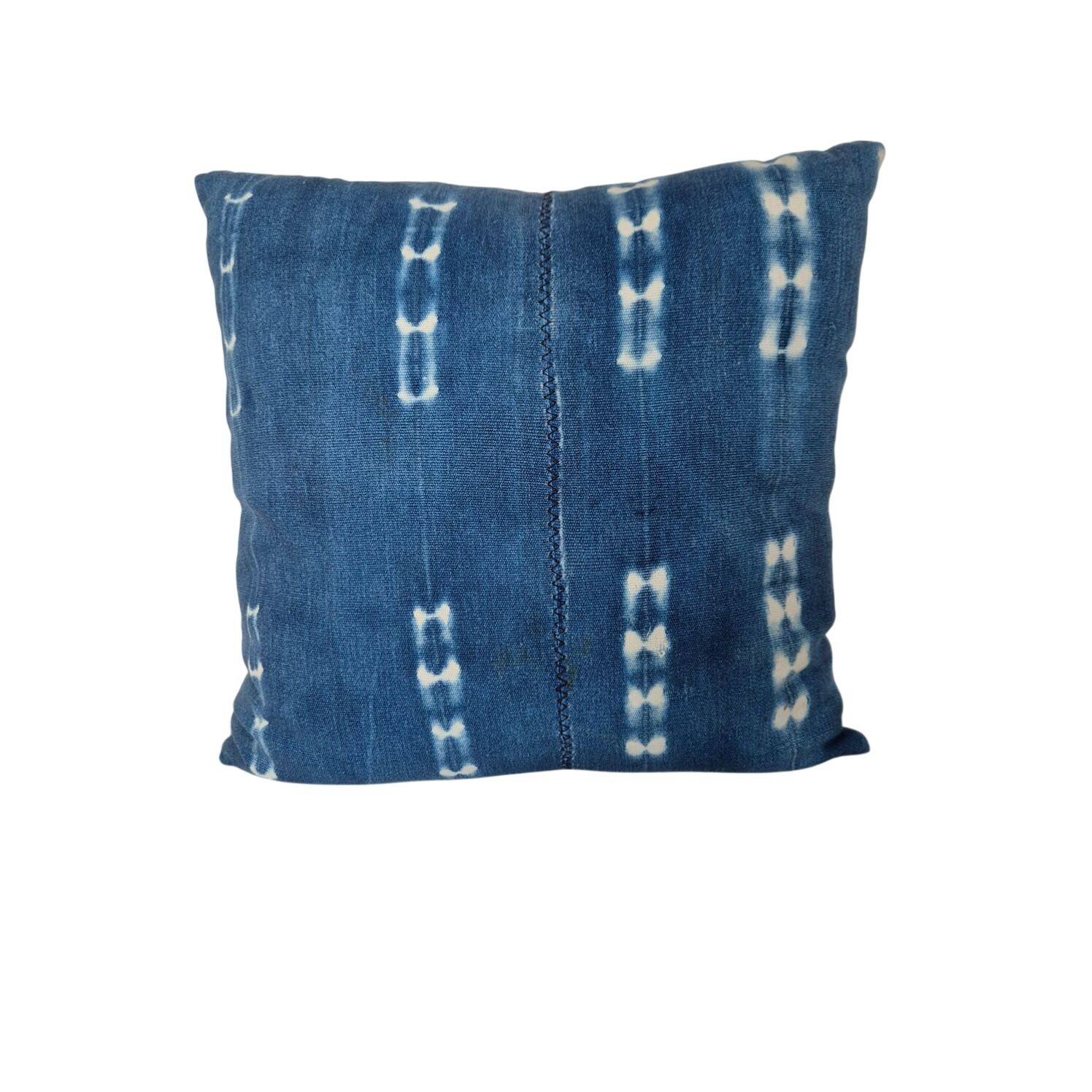 Cushion cover in vintage indigo fabric