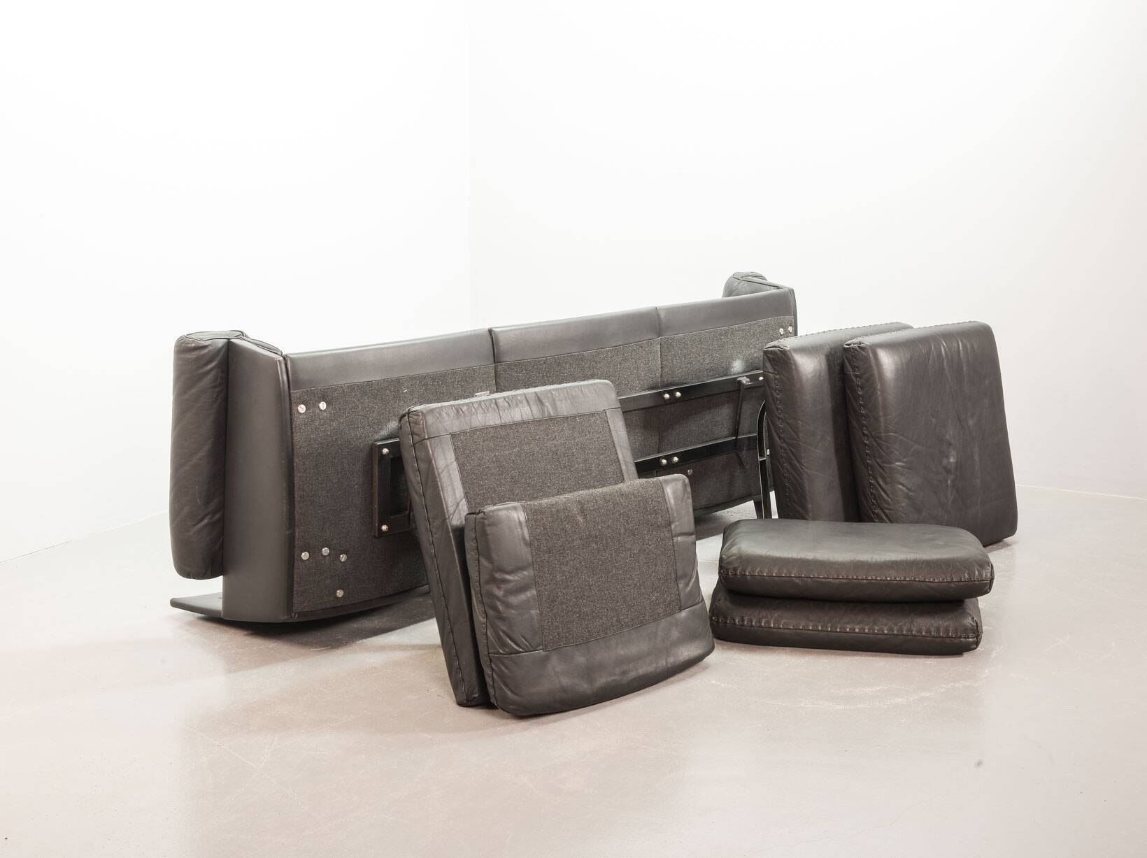 De Sede Black Leather Strap Stitched Three-Seat Sofa DS31. Switzerland, 60s