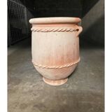 Earthen pot