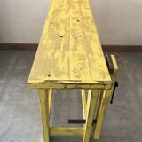 Yellow patinated establishment