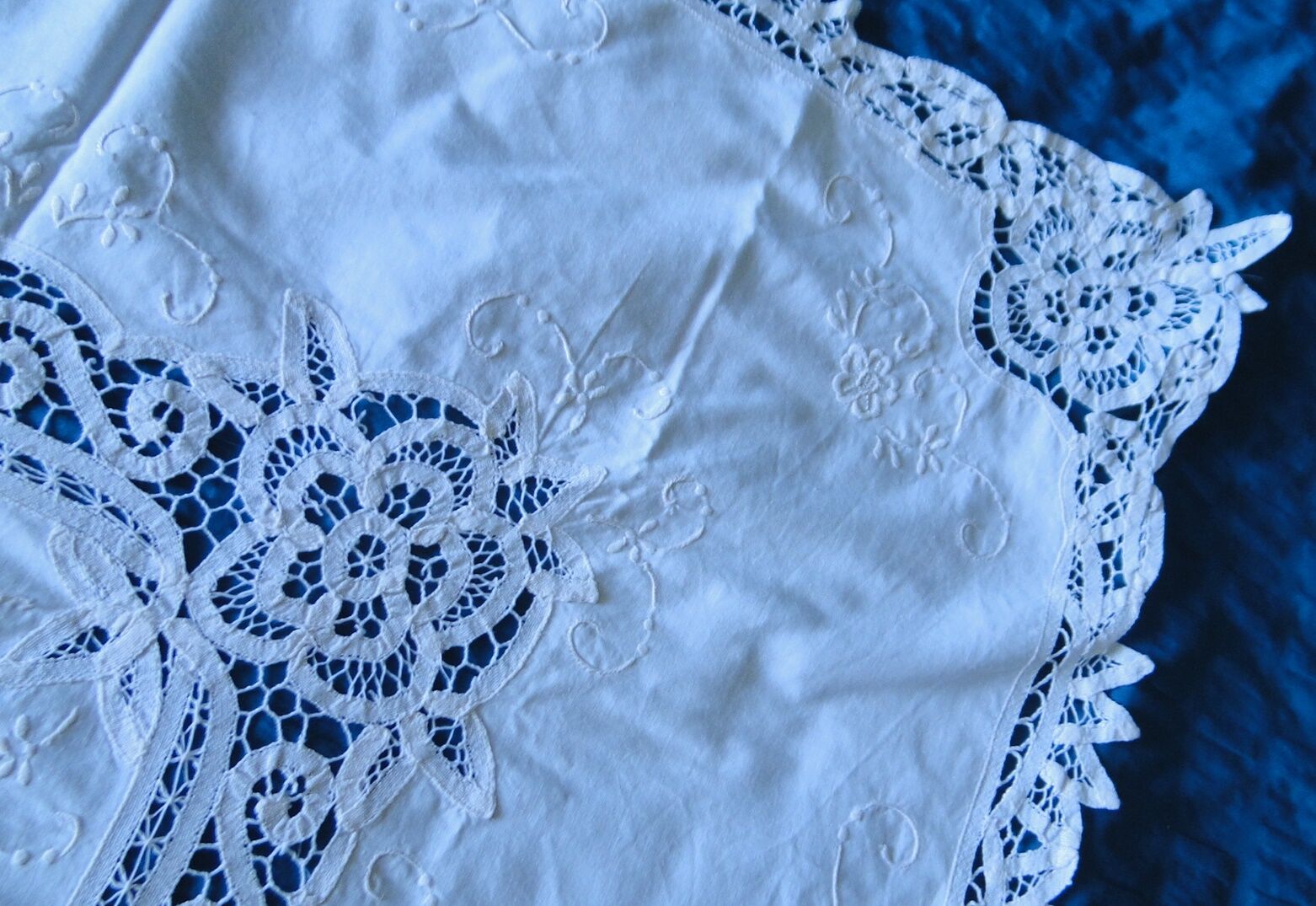 Nappe a the ou surnaple ancienne broderie richelieu