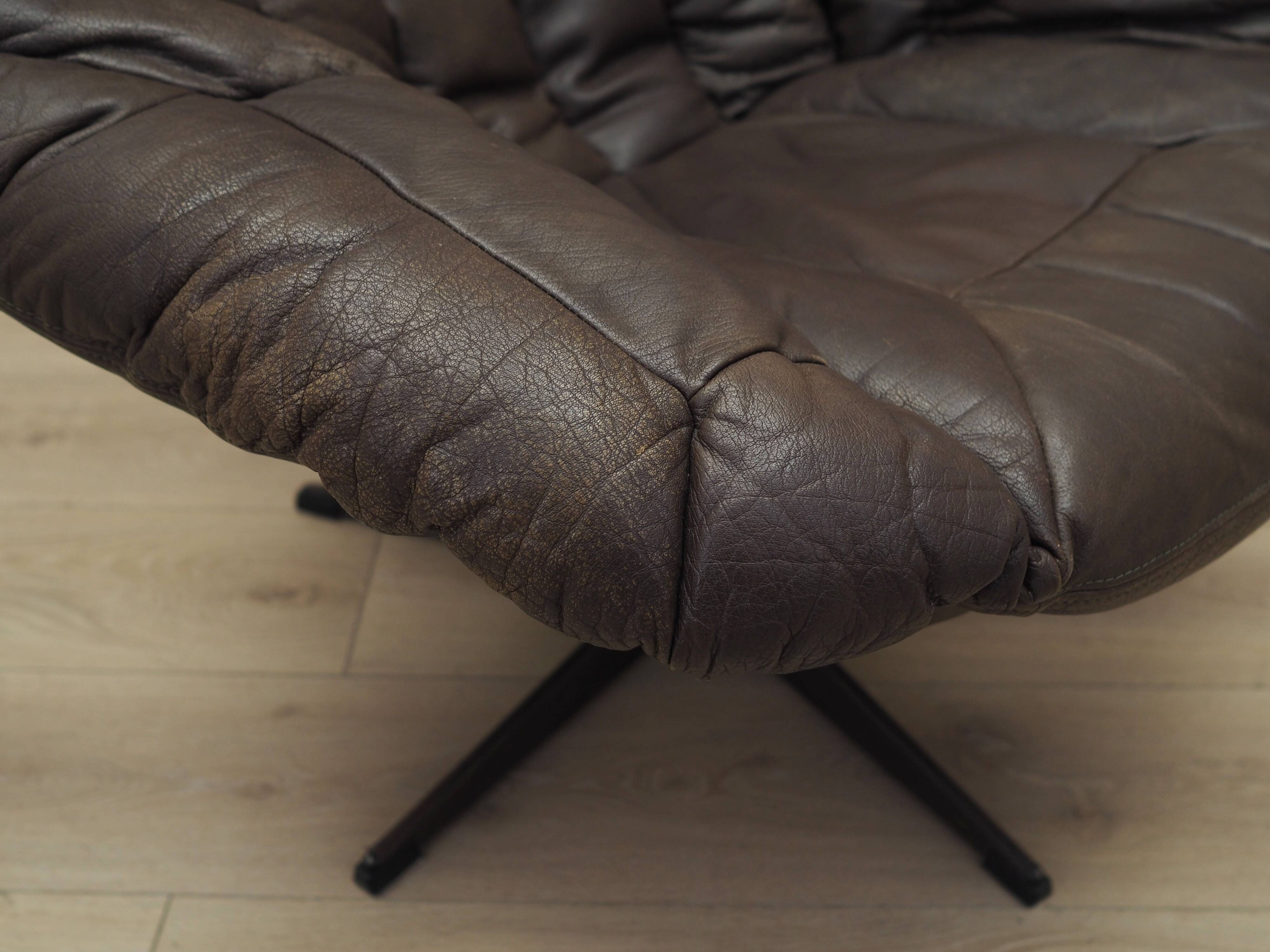Leather swivel armchair, Danish design, 1960s, designer: H.W. Klein, manufa
