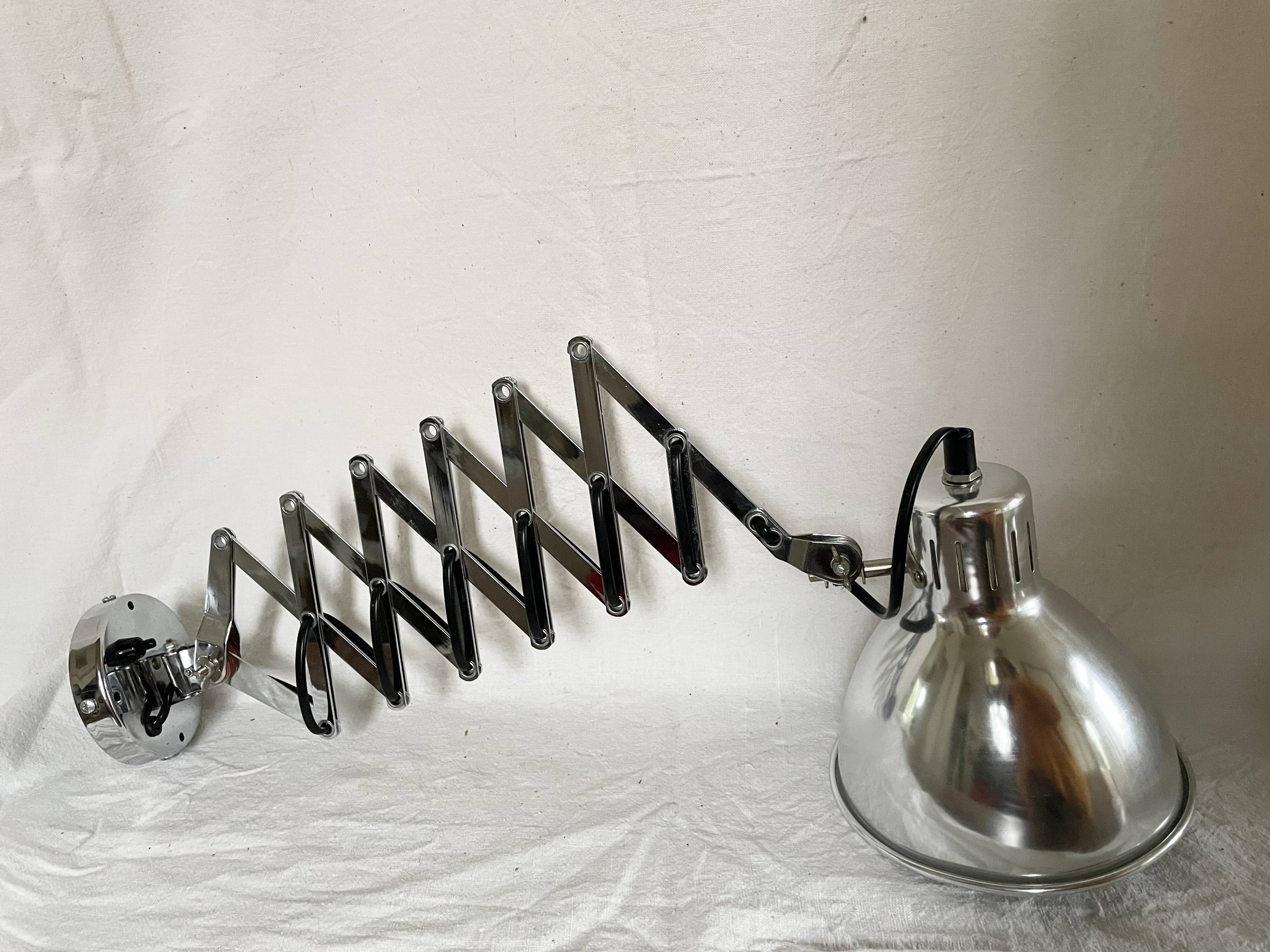 Vintage accordion wall light in chrome metal.