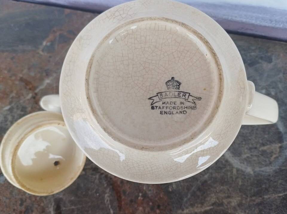 pretty Sadler teapot from the 60s/70s