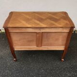 Beautiful vintage wooden chest of drawers with 2 drawers.