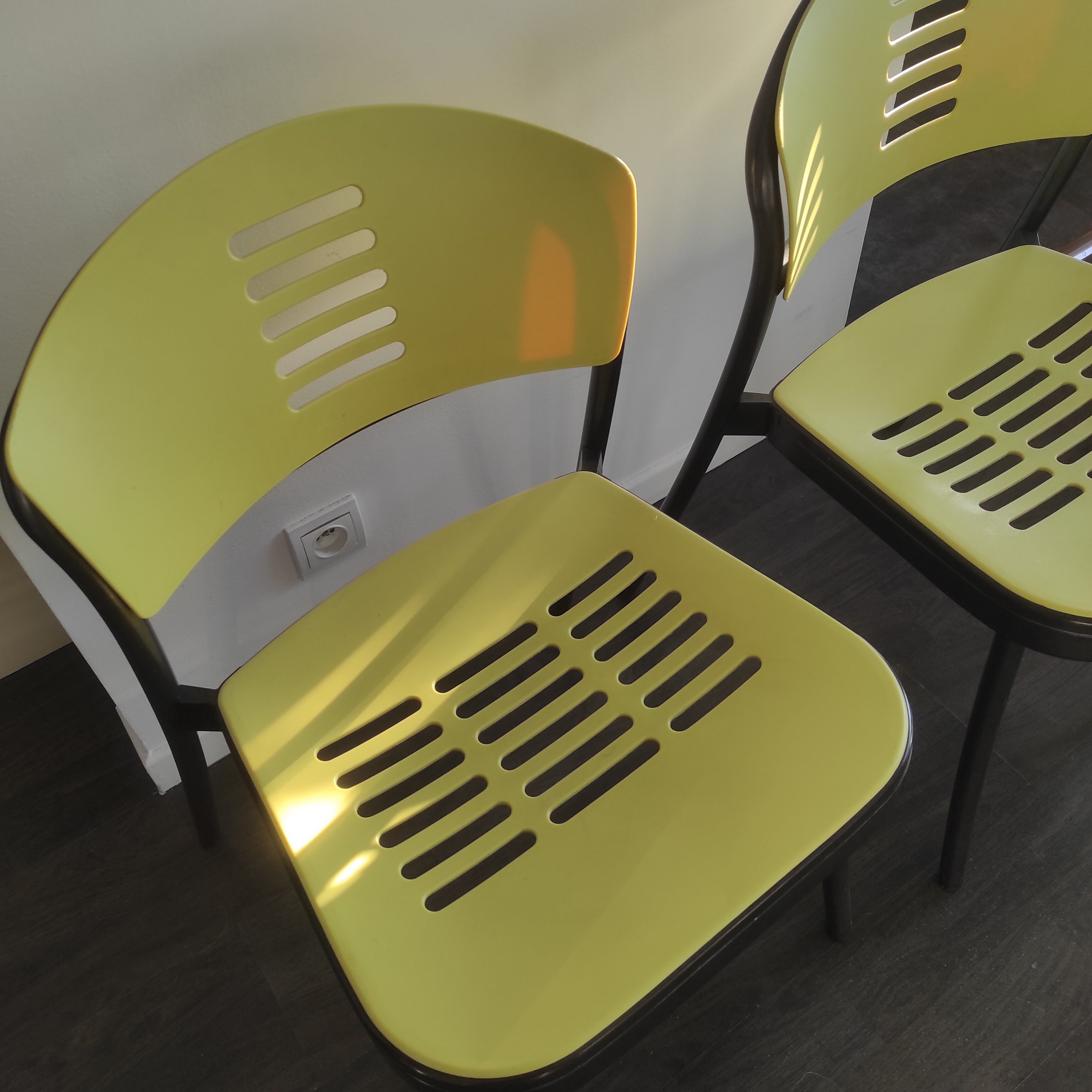 Pair of mauna-kea chairs by Vico Magistretti, Kartell | Selency