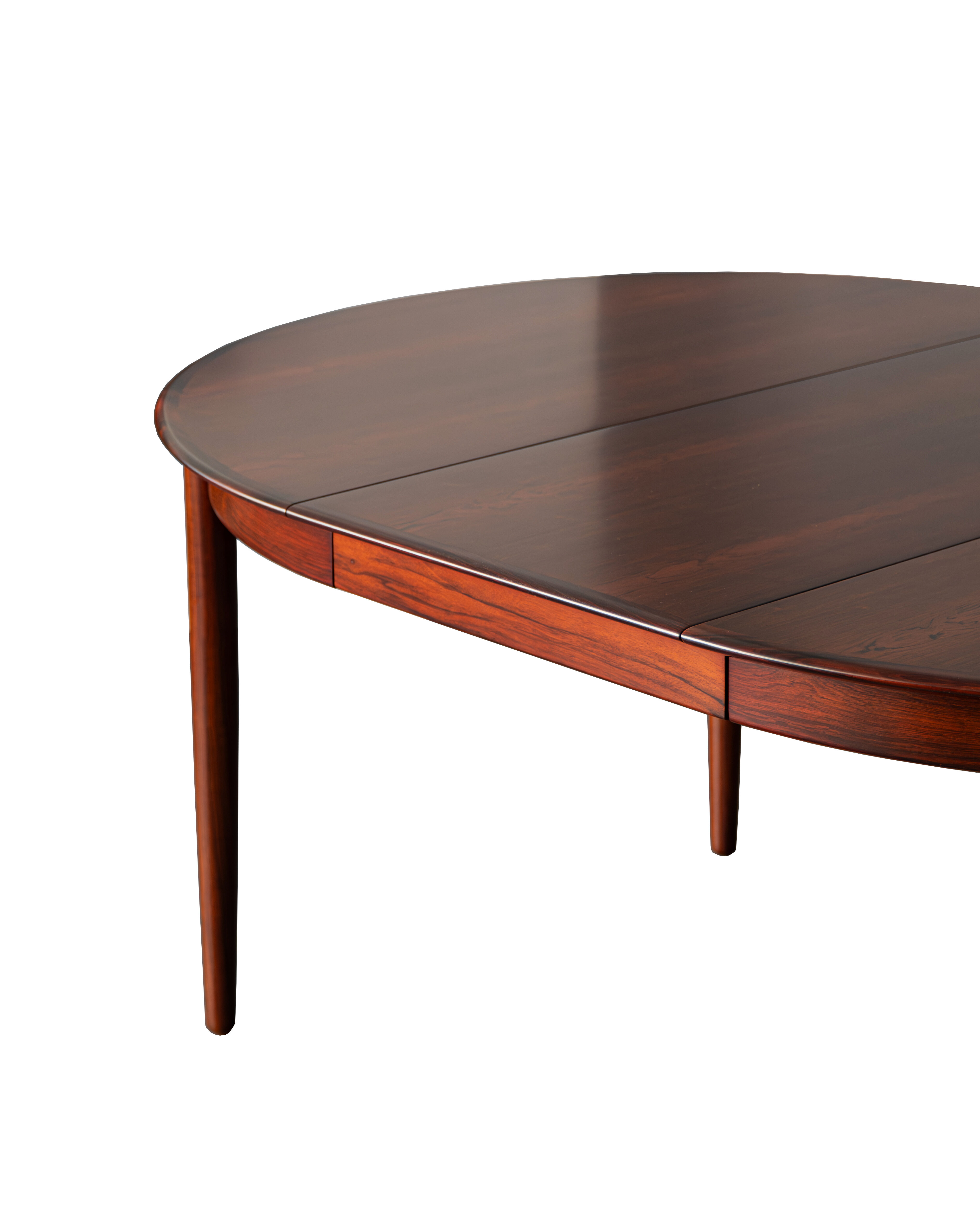 Danish extendable rosewood dinning table by Skovby