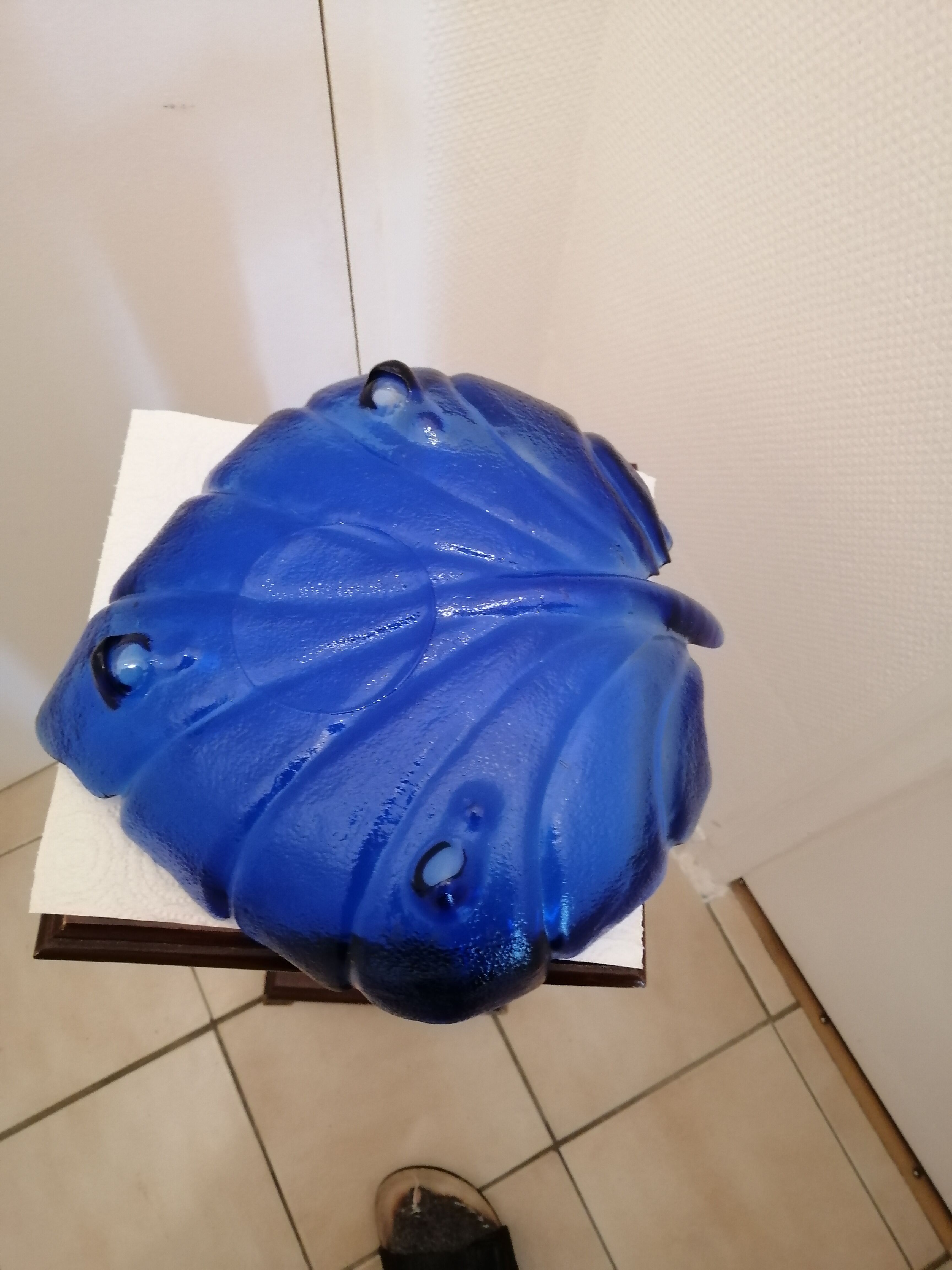 Leaf tray fruit basket in blue glass