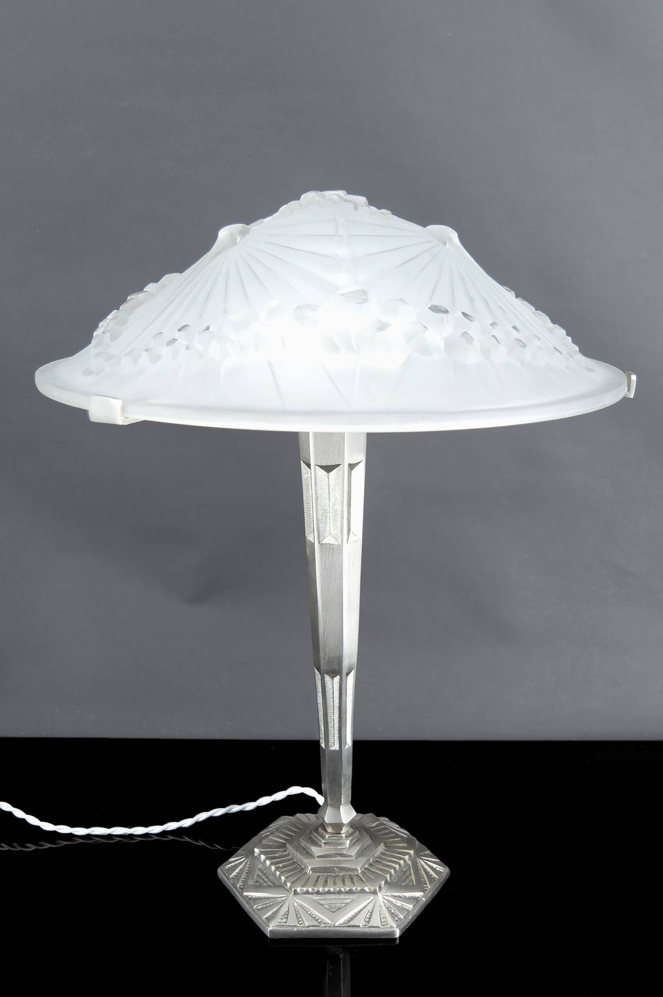 Important Art Deco lamp, nickel-plated bronze, Schneider glass, Fr, c. 1930