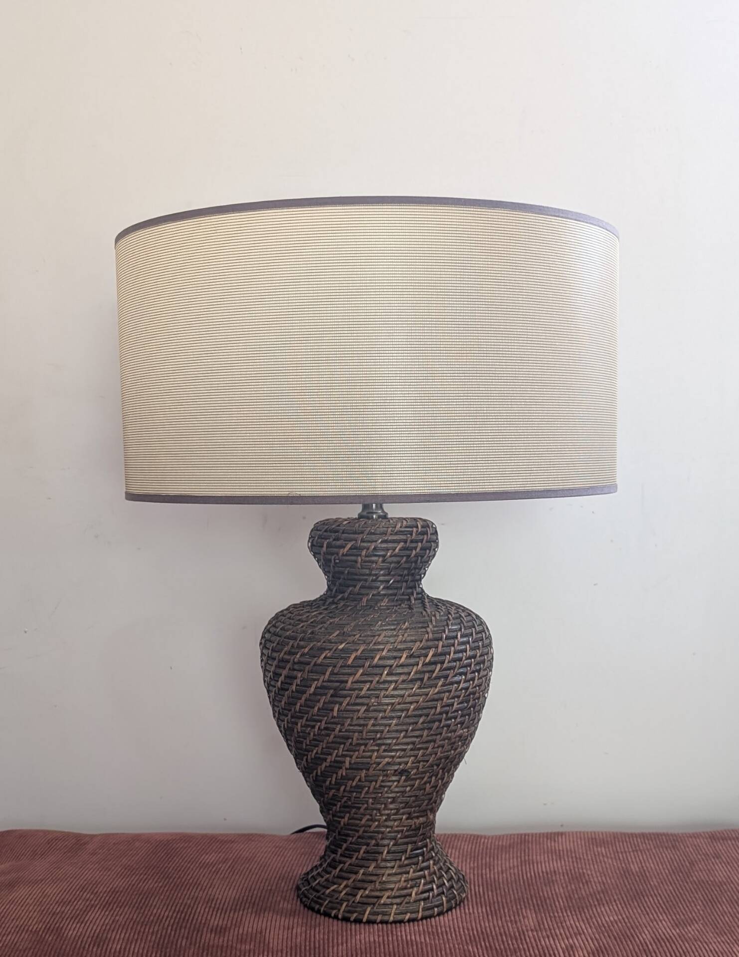 Vintage lamp in brown rattan with textured lampshade.