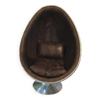 Oeuf Egg metal and leather armchair