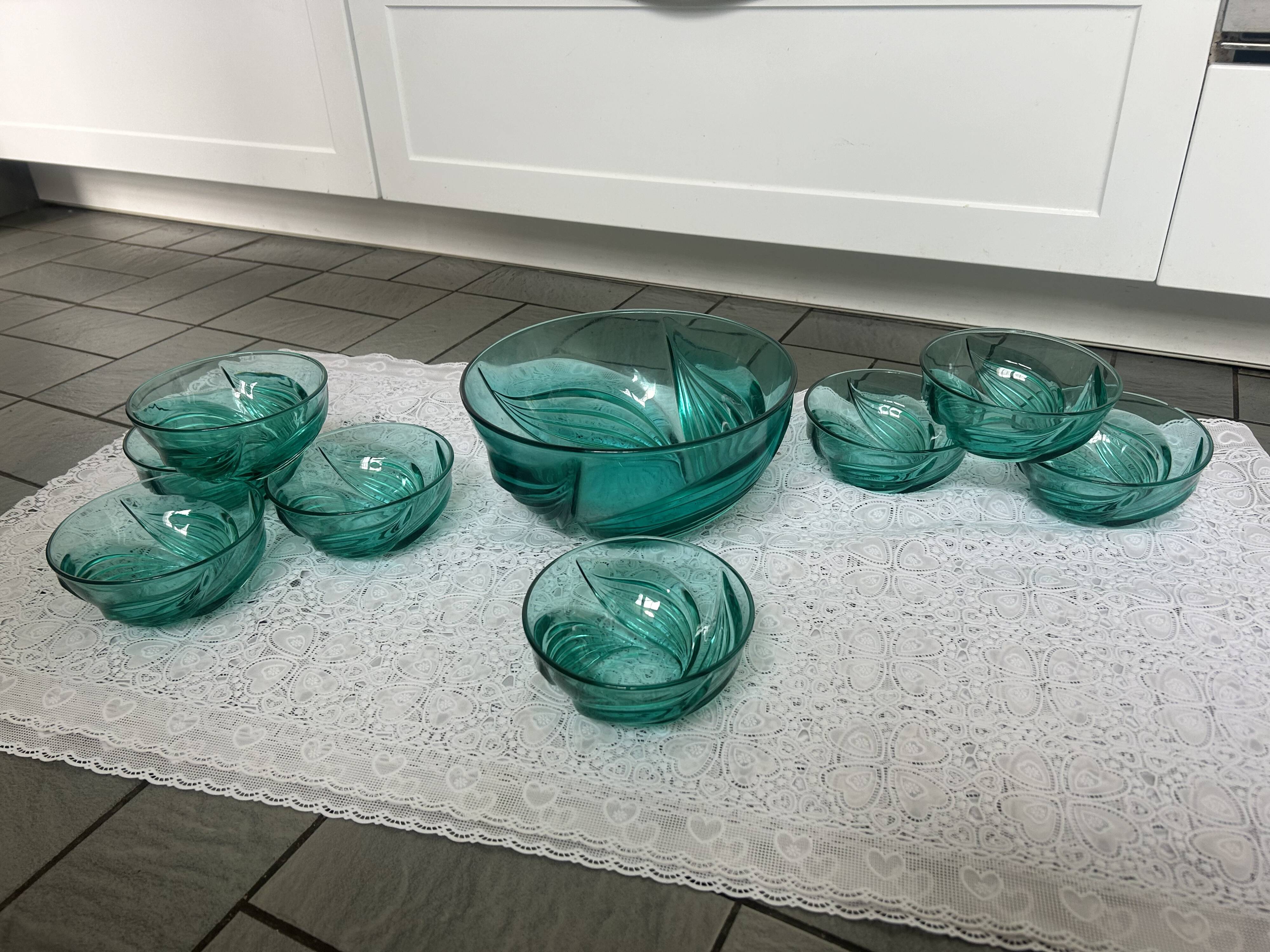 Salad bowl Fruit bowl and bowls