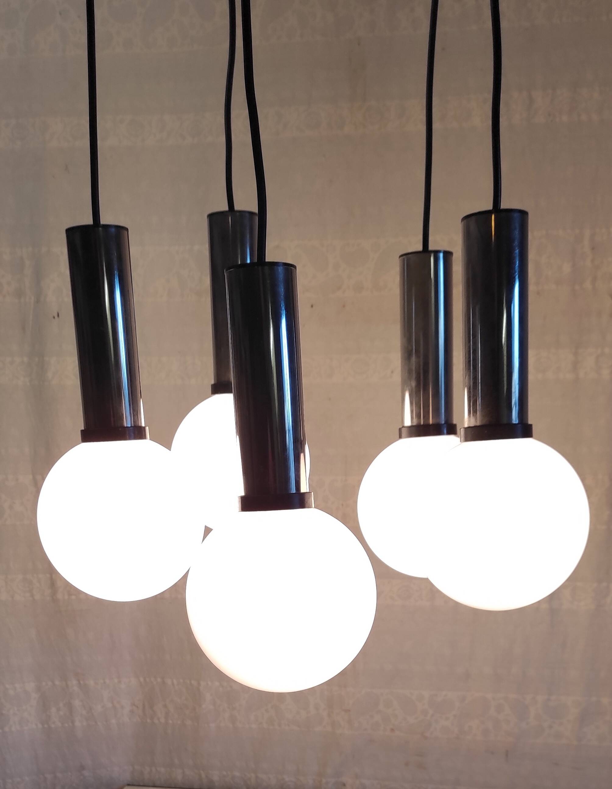 Cascade suspension with 5 chrome metal lights and opaline globes - 1970s