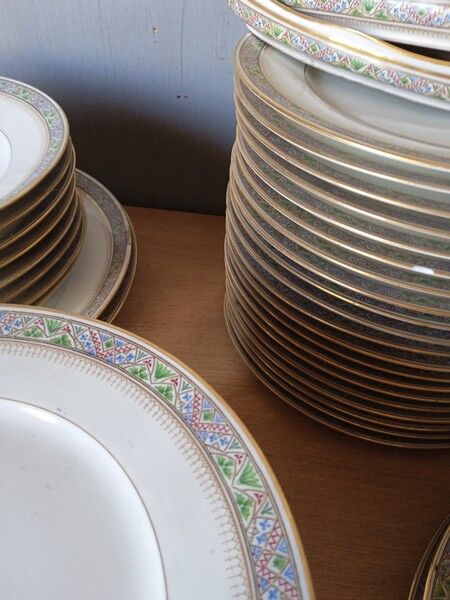 Table service 83 pieces Lions of faience Limoges