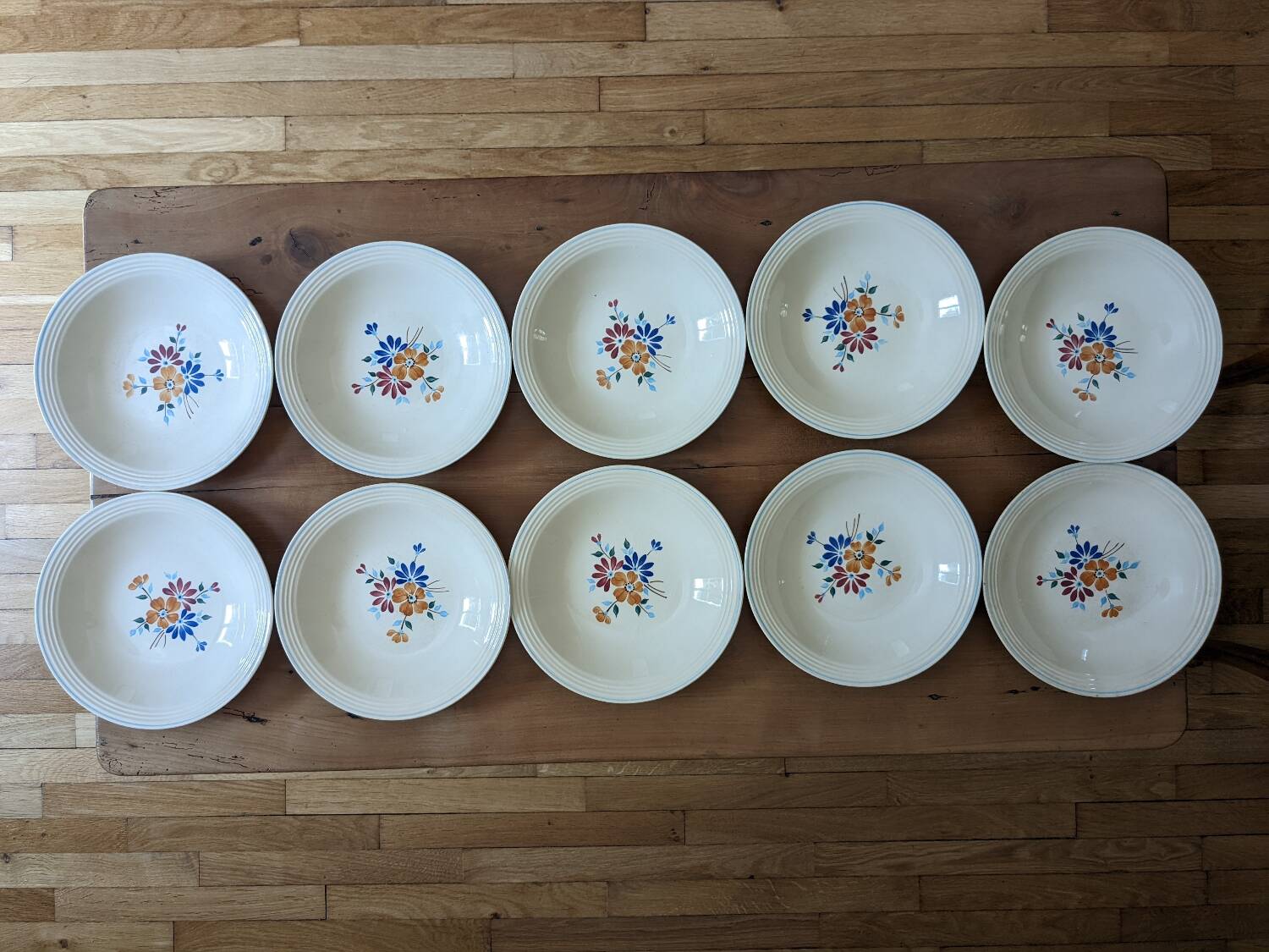 10 Saint Amand Yolande soup plates