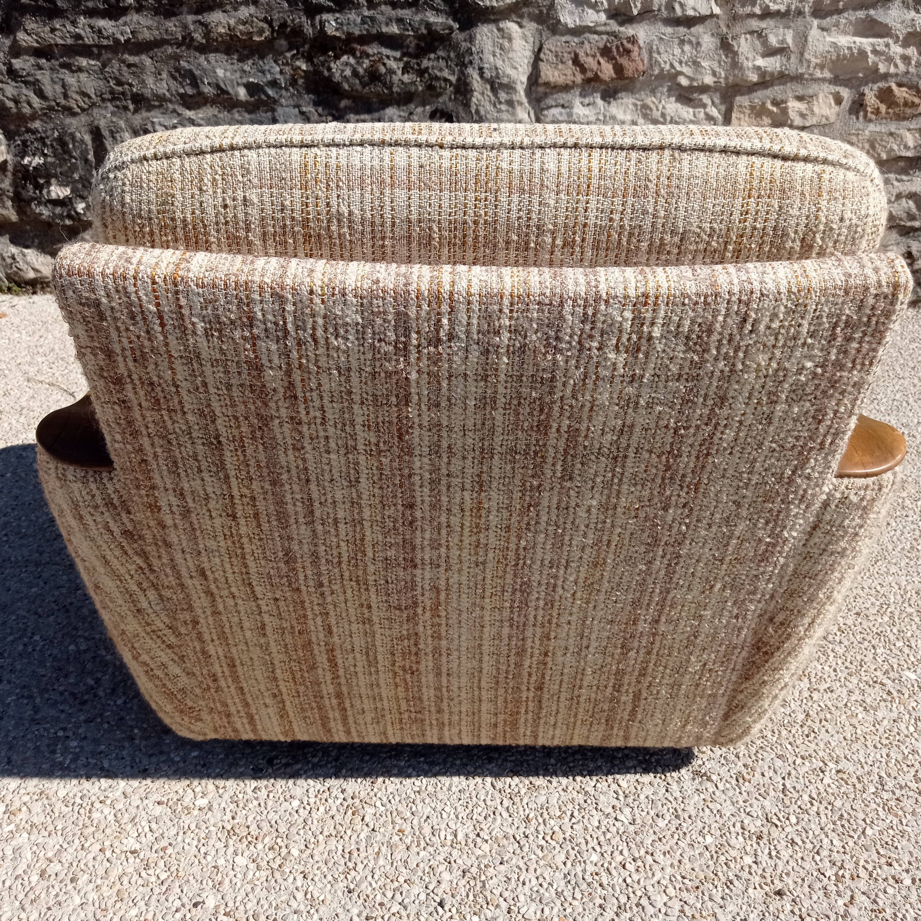 Paire de fauteuils vintage en bois et tissu