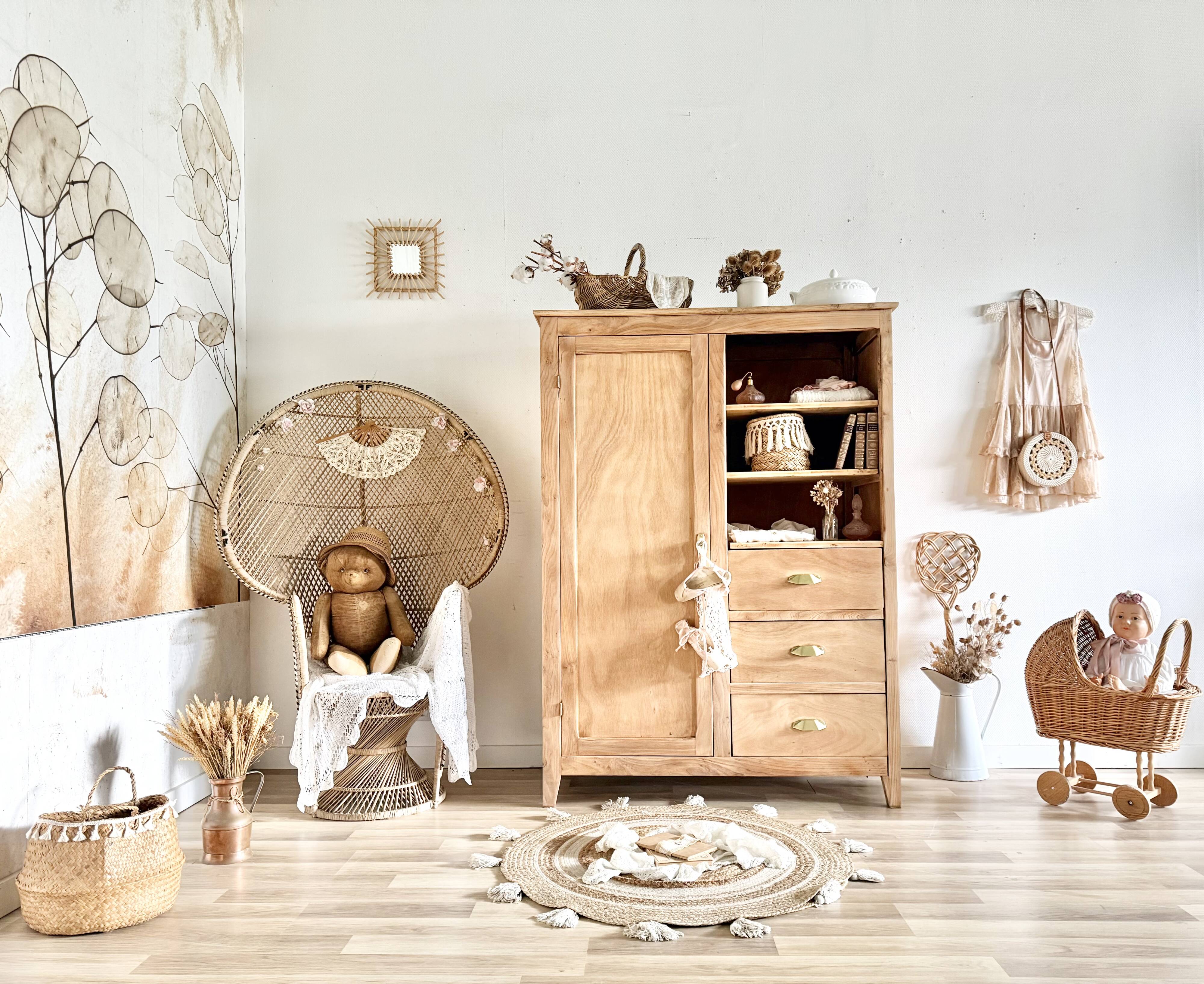 Asymmetrical Parisian wardrobe