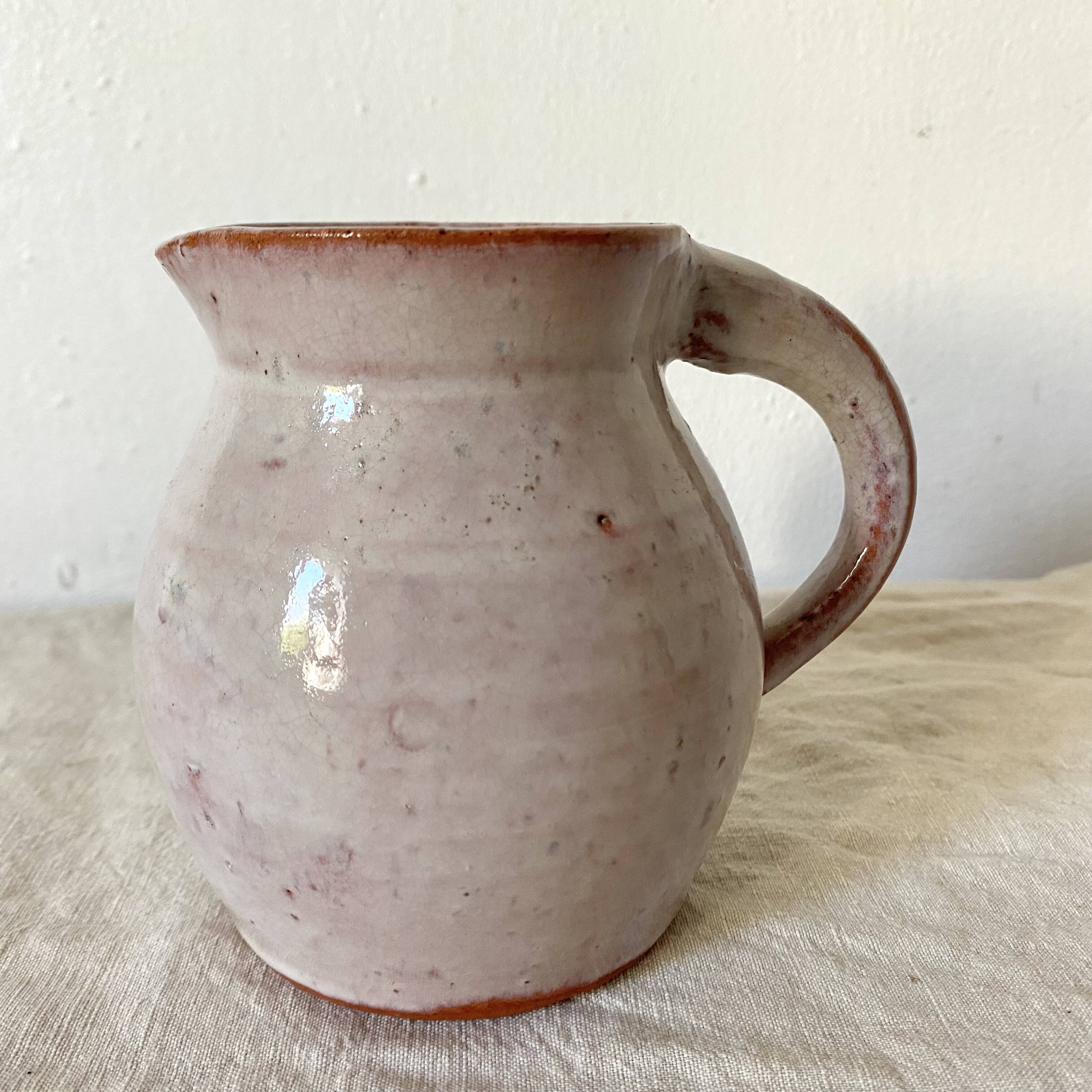 Terracotta pitcher, Nesmy pottery