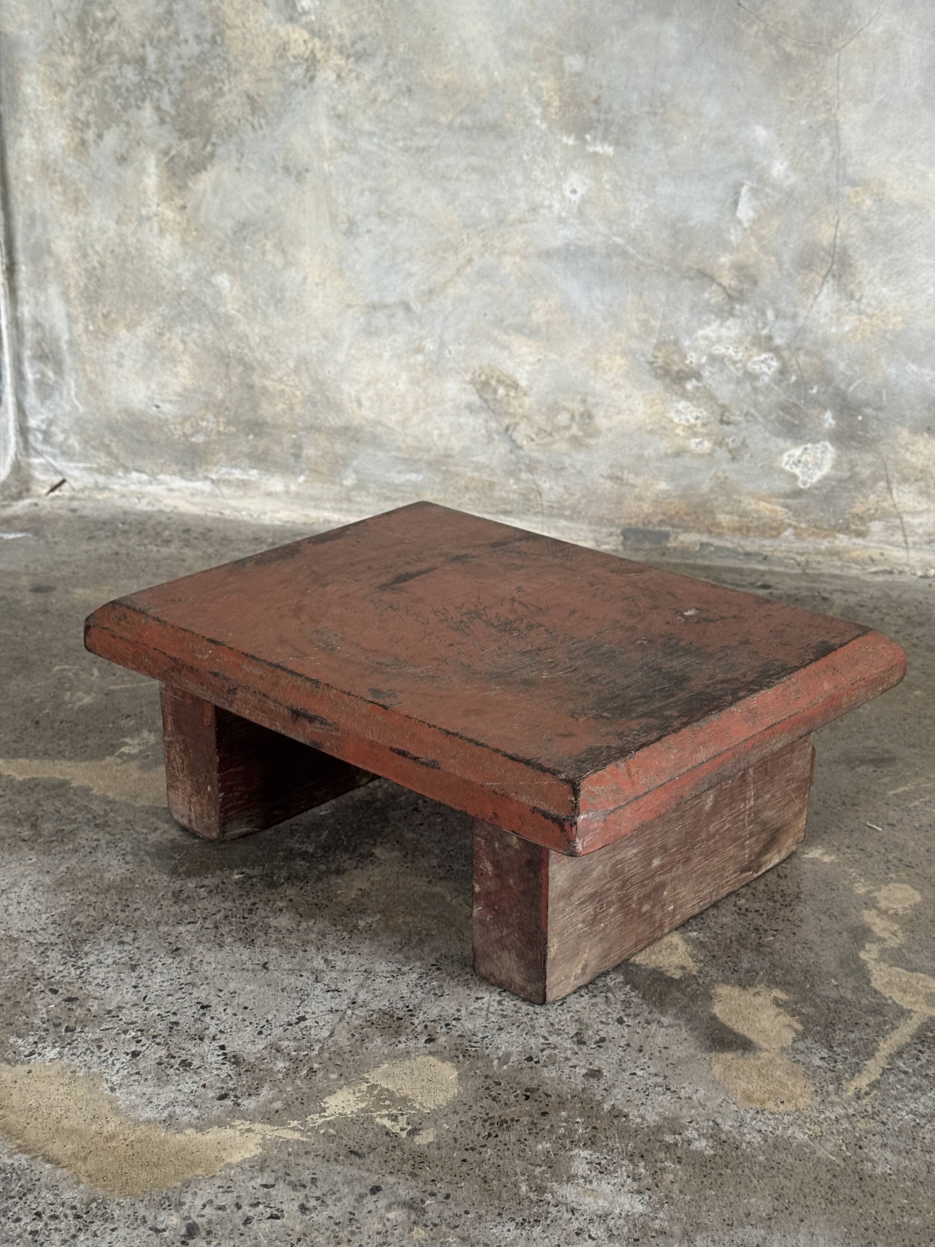 Small auxiliary stool in upcycled teak with red chrome (3274)
