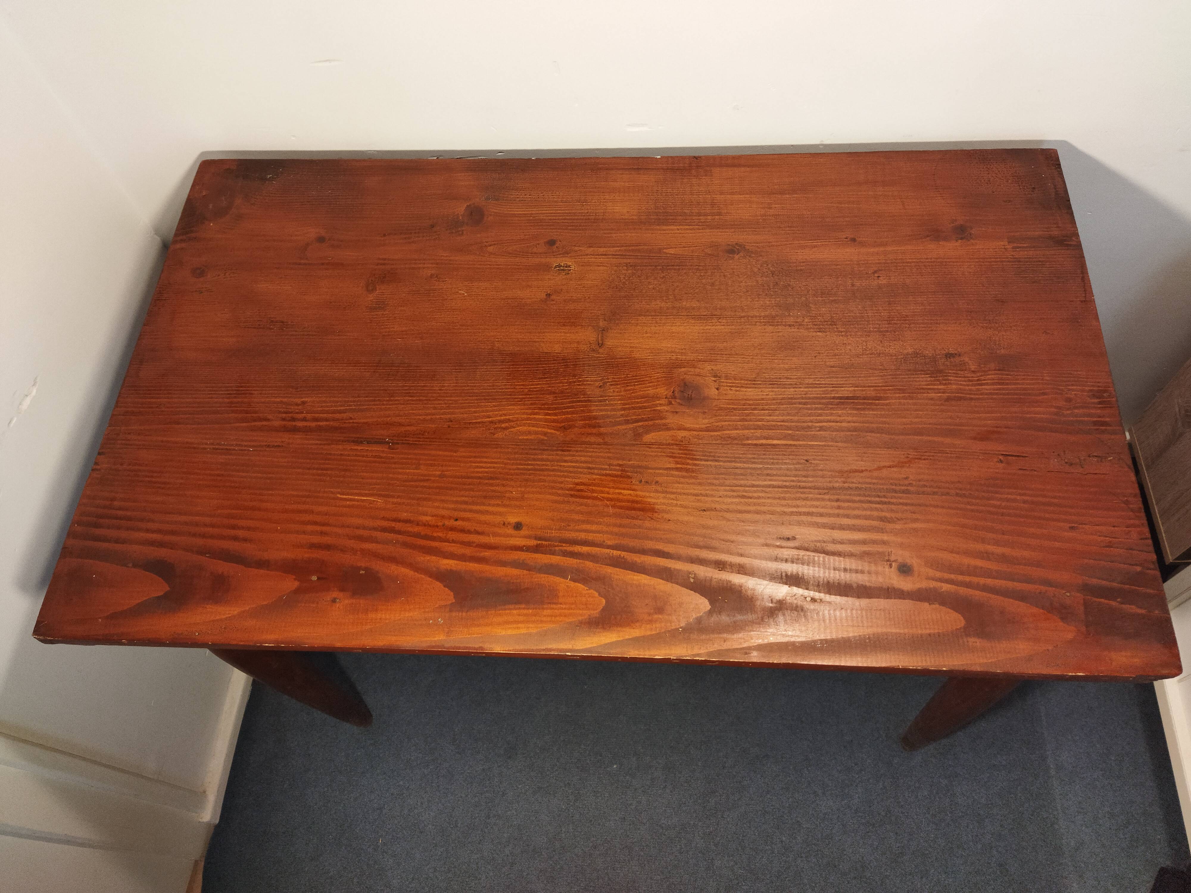 Desk feet spindles