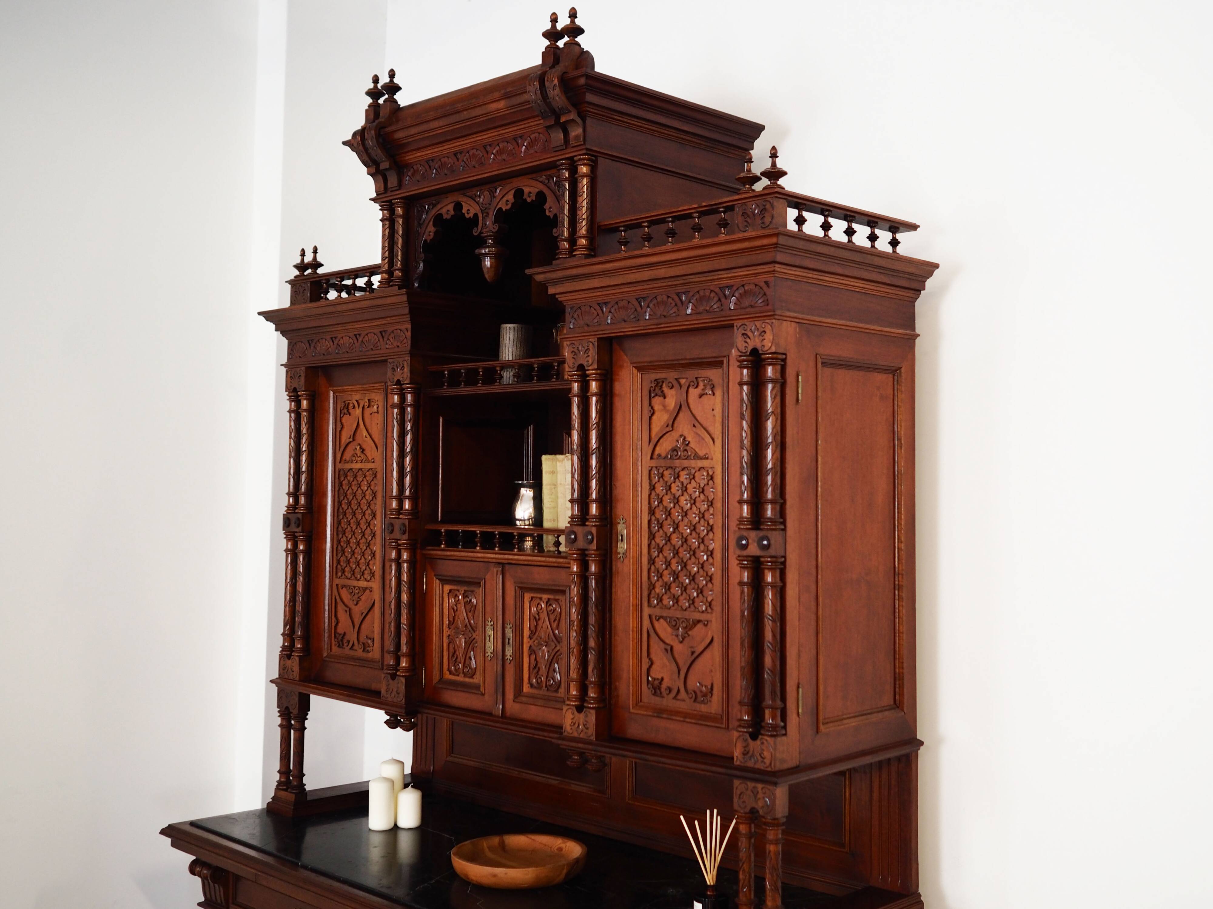 Armoire, vaisselier en chêne, Allemagne première moitié du XXème s.